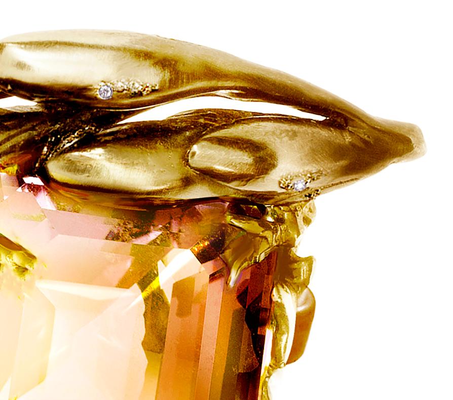 Eighteen Karat Gold Peach Kunzite Cocktail Pendant Necklace with Diamonds In New Condition For Sale In Berlin, DE