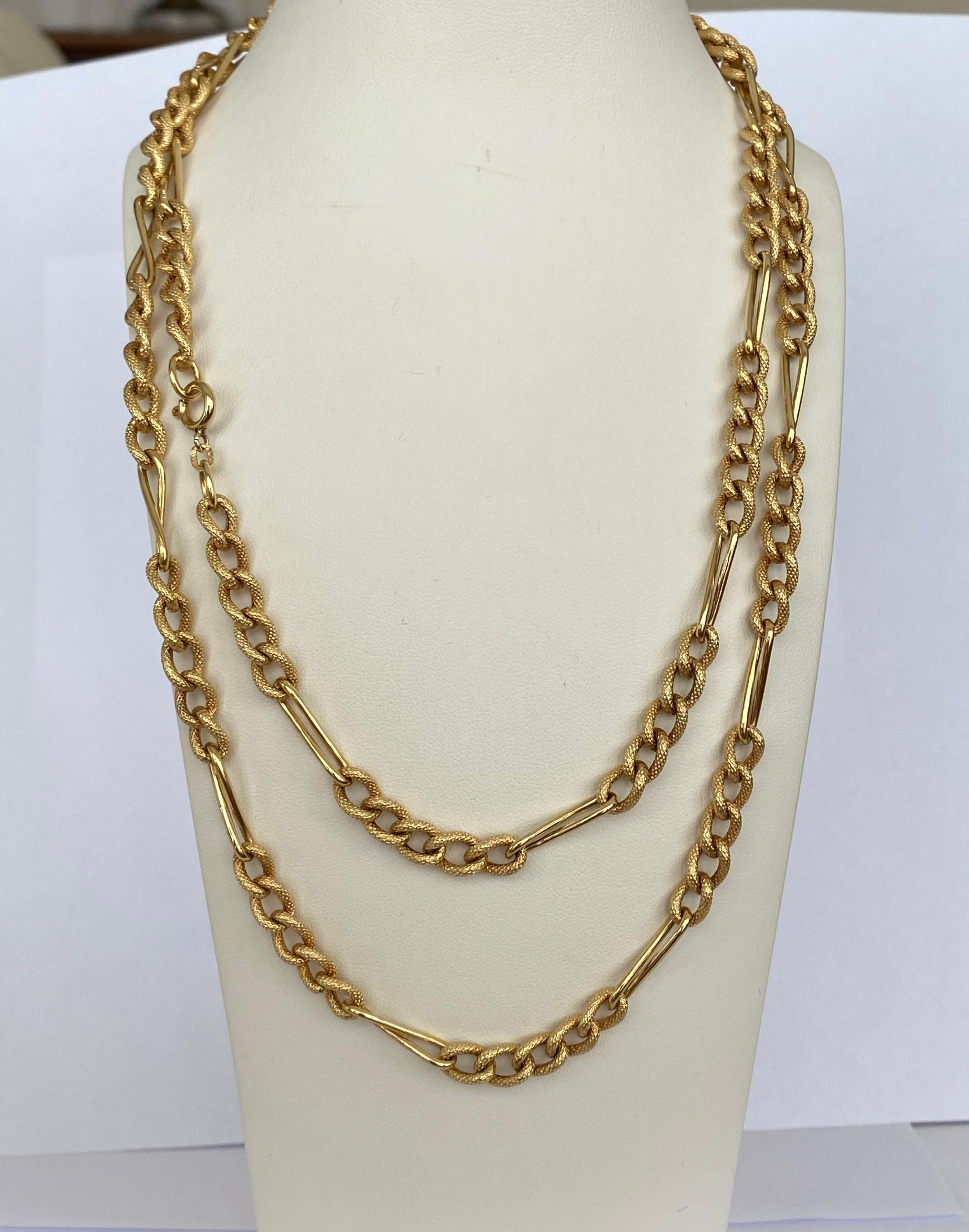 Offered in excellent condition is a beautiful 18 KT yellow gold design necklace. The necklace can be worn in two rows.
Necklace is hallmarked 750 and numbered.
Weight: 32.1 grams
Length of the necklace is 94 cm.
Width of the necklace is 7 mm
