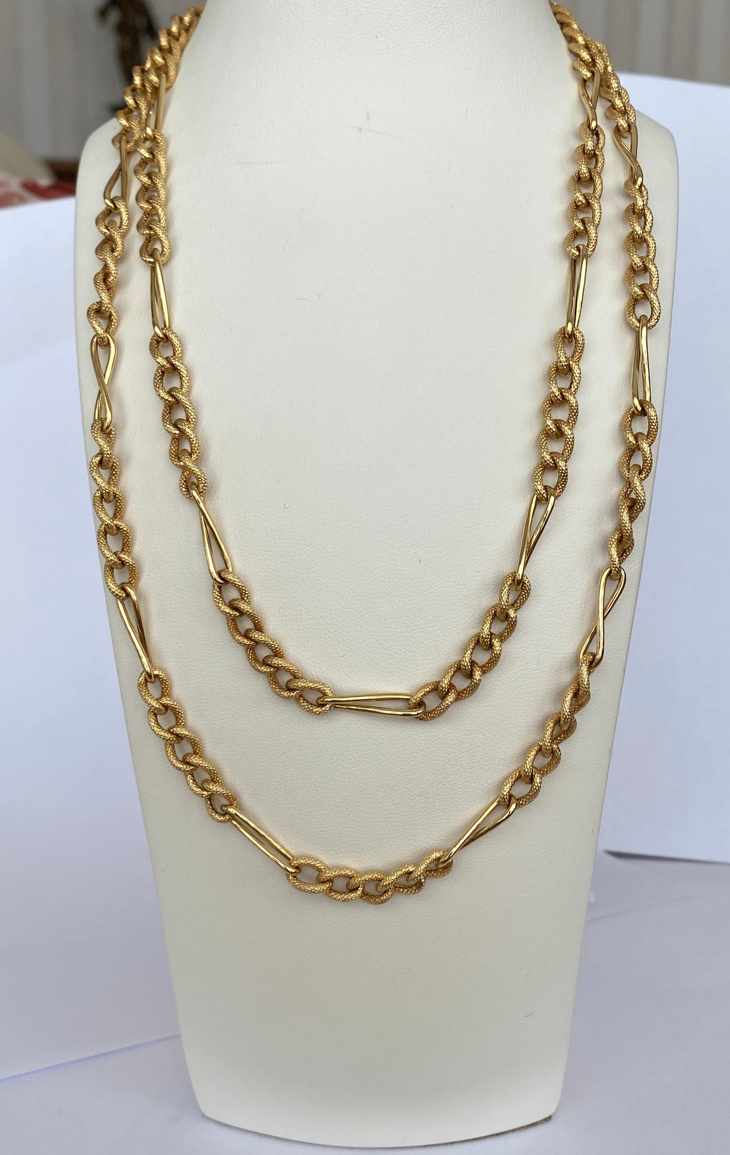 Women's or Men's 18 KT yellow gold design necklace For Sale