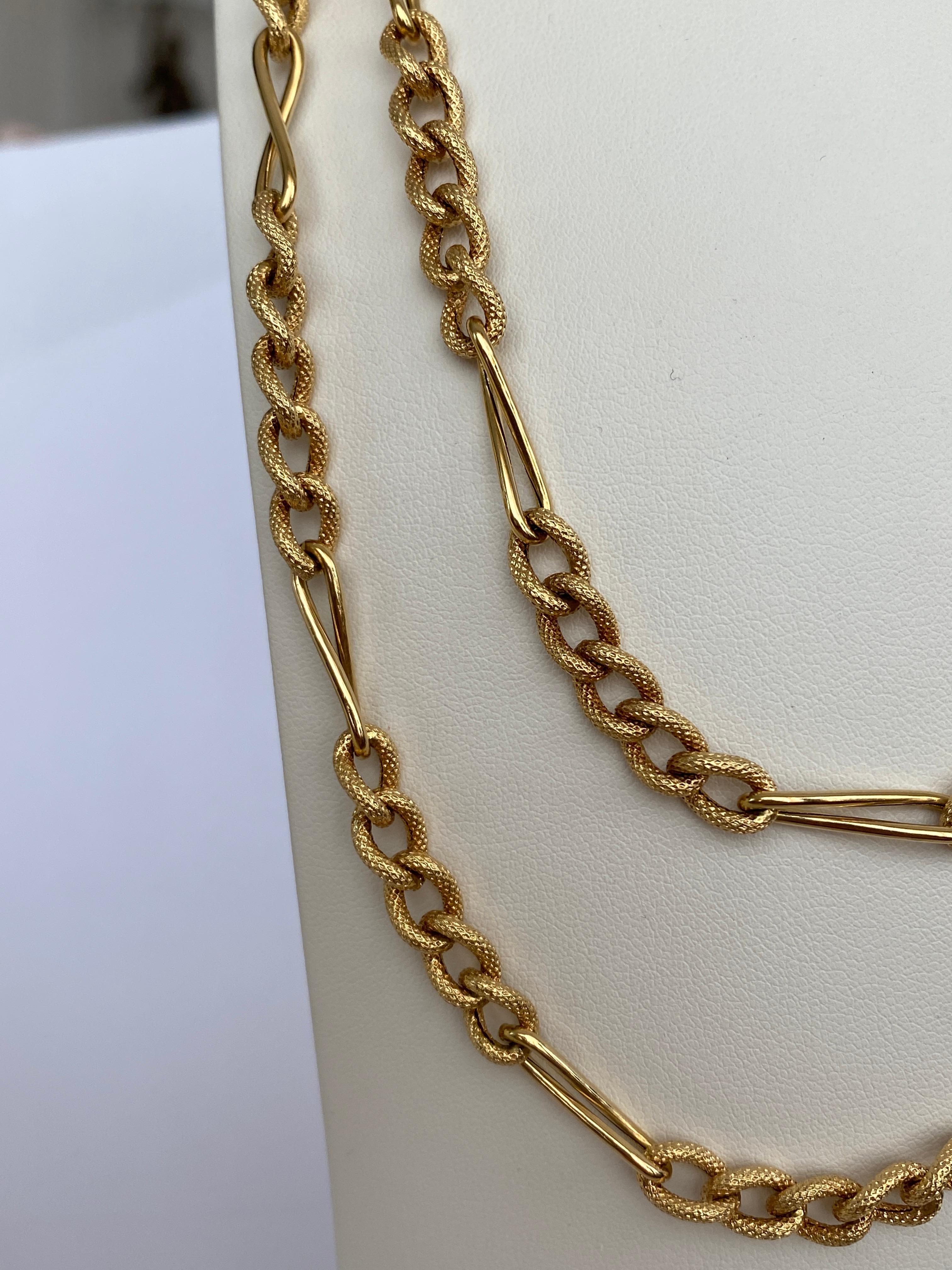 18 KT yellow gold design necklace For Sale 1