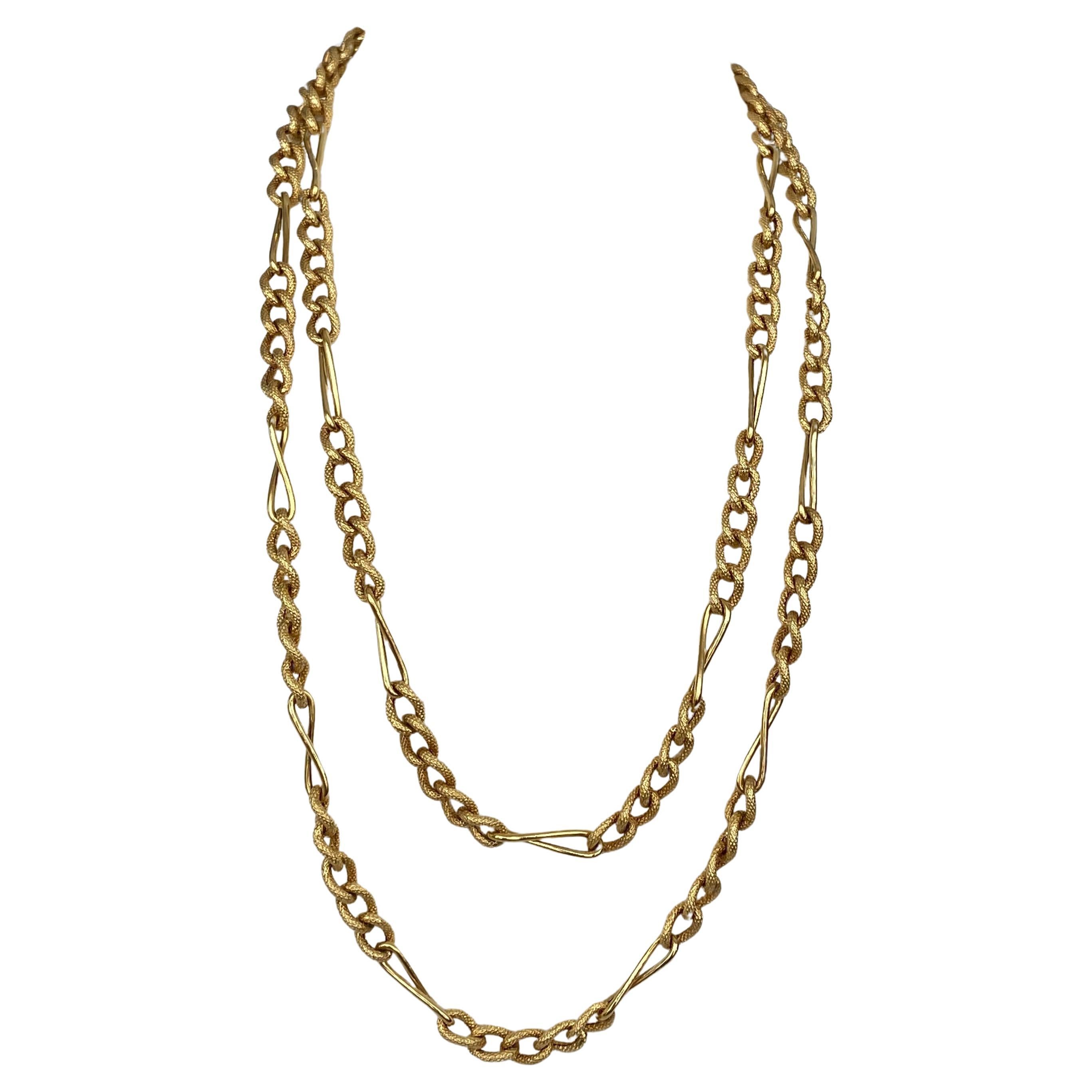 18 KT yellow gold design necklace For Sale