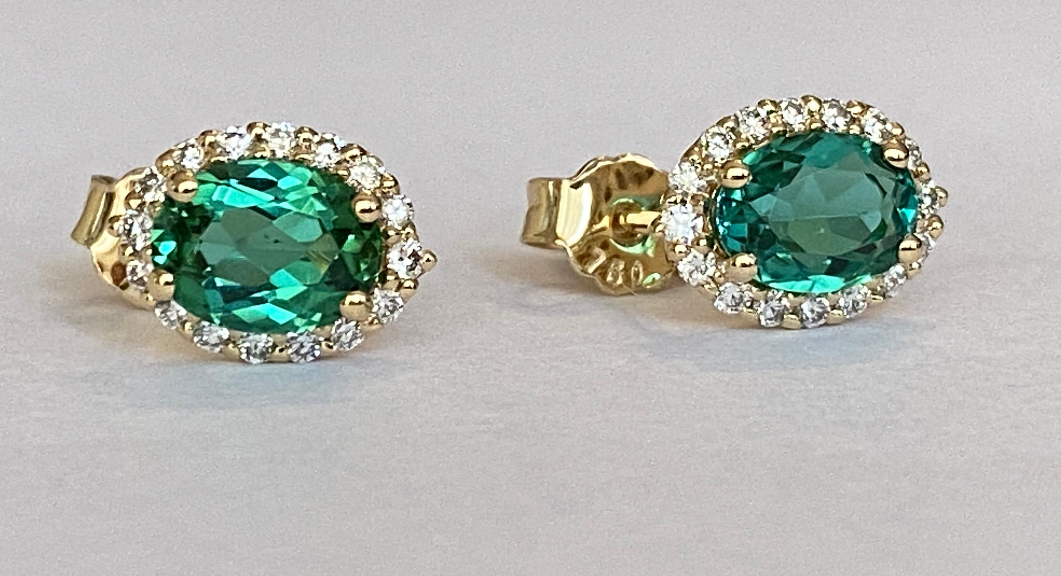 Contemporary 18 kt yellow gold Diamond earrings studs with Green Tourmaline For Sale