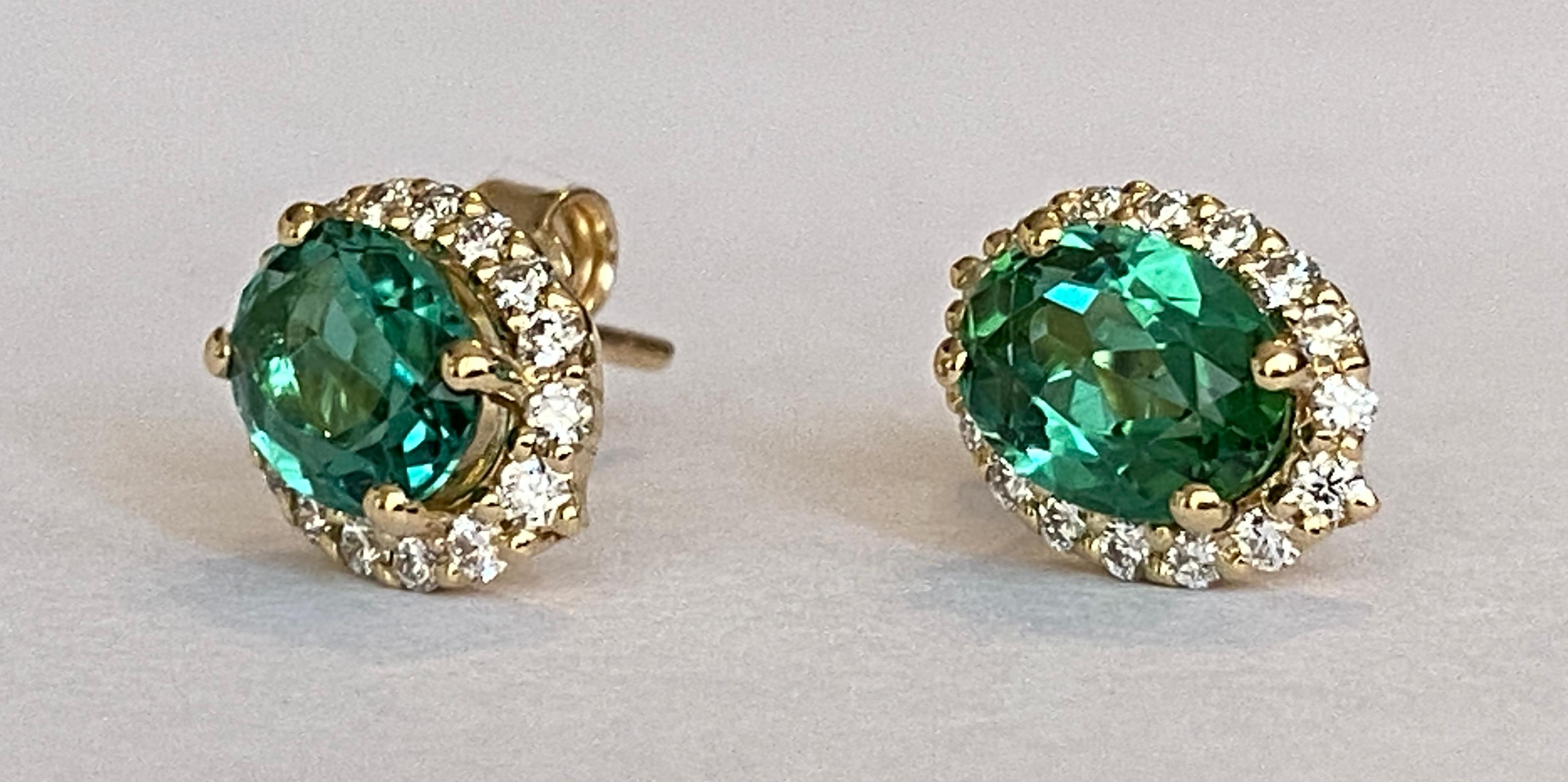 18 kt yellow gold Diamond earrings studs with Green Tourmaline In New Condition For Sale In AMSTERDAM, NL