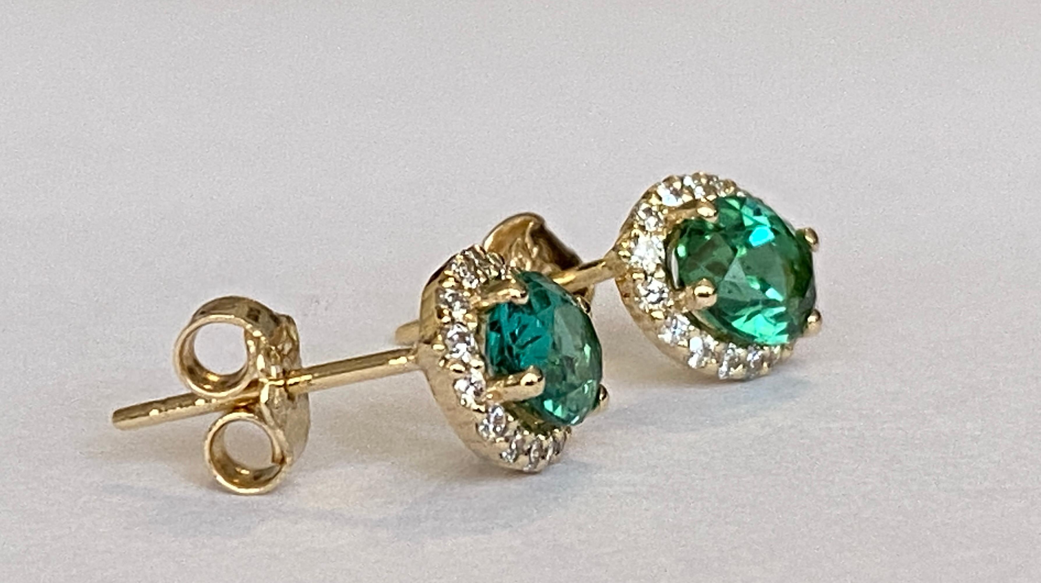 18 kt yellow gold Diamond earrings studs with Green Tourmaline For Sale 1