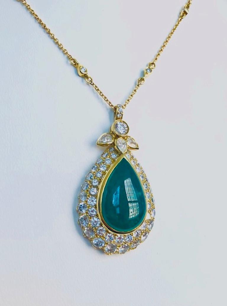 Contemporary 18 Karat Yellow Gold Emerald and Diamond Pendant/Necklace For Sale