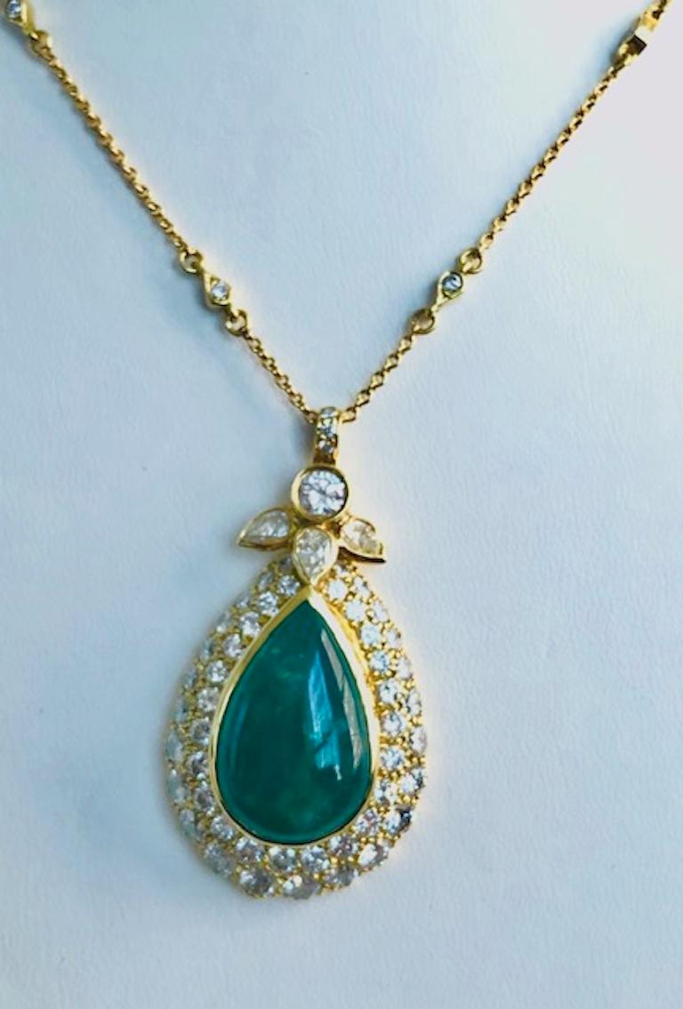 18 Karat Yellow Gold Emerald and Diamond Pendant/Necklace In New Condition For Sale In New York, NY