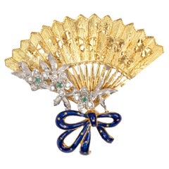 18 Kt Yellow Gold Fan Brooch 1950s Enamel Bow Diamonds Brilliant Emeralds