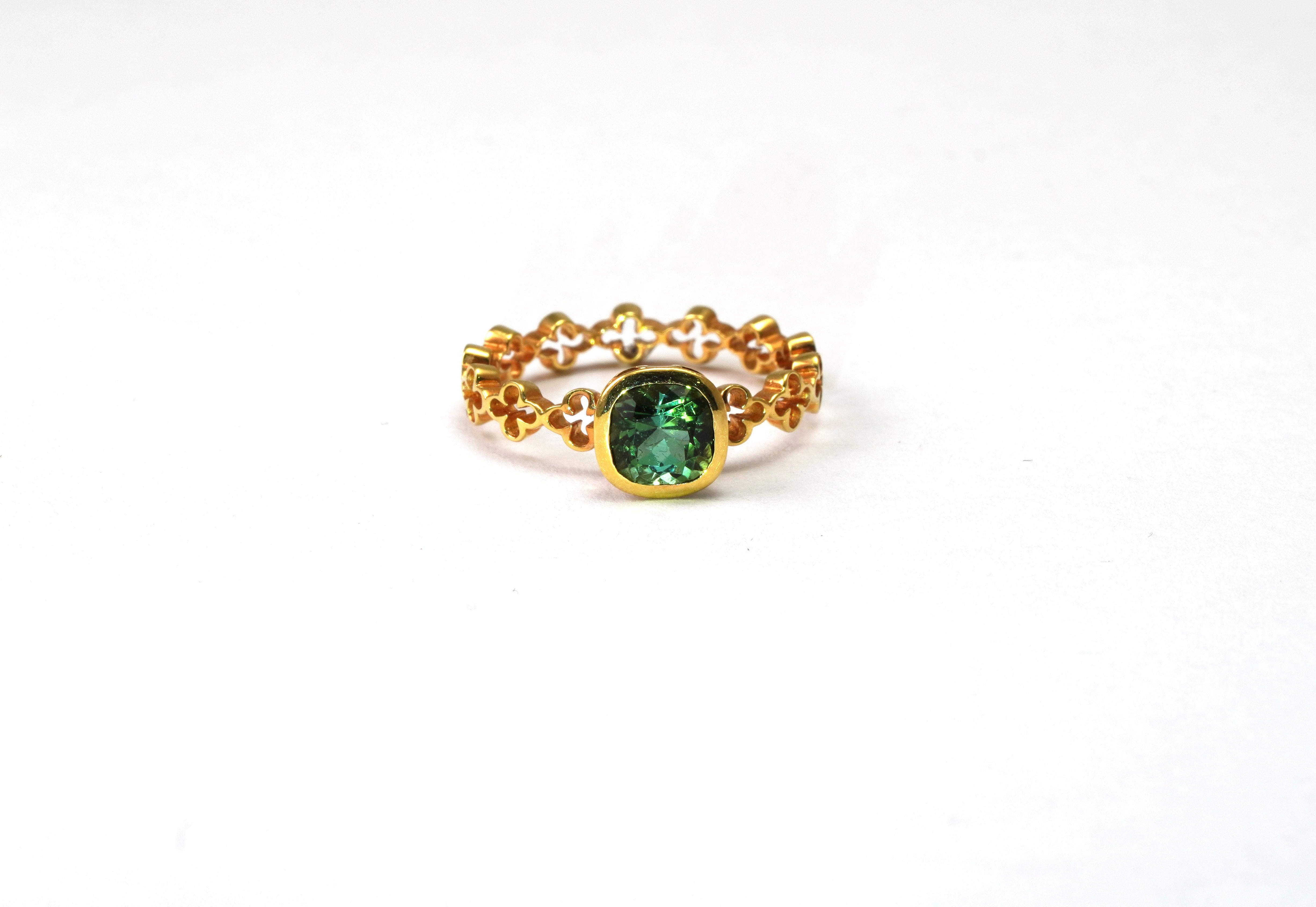 Modern 18 Kt Yellow Gold Green Tourmaline Ring For Sale