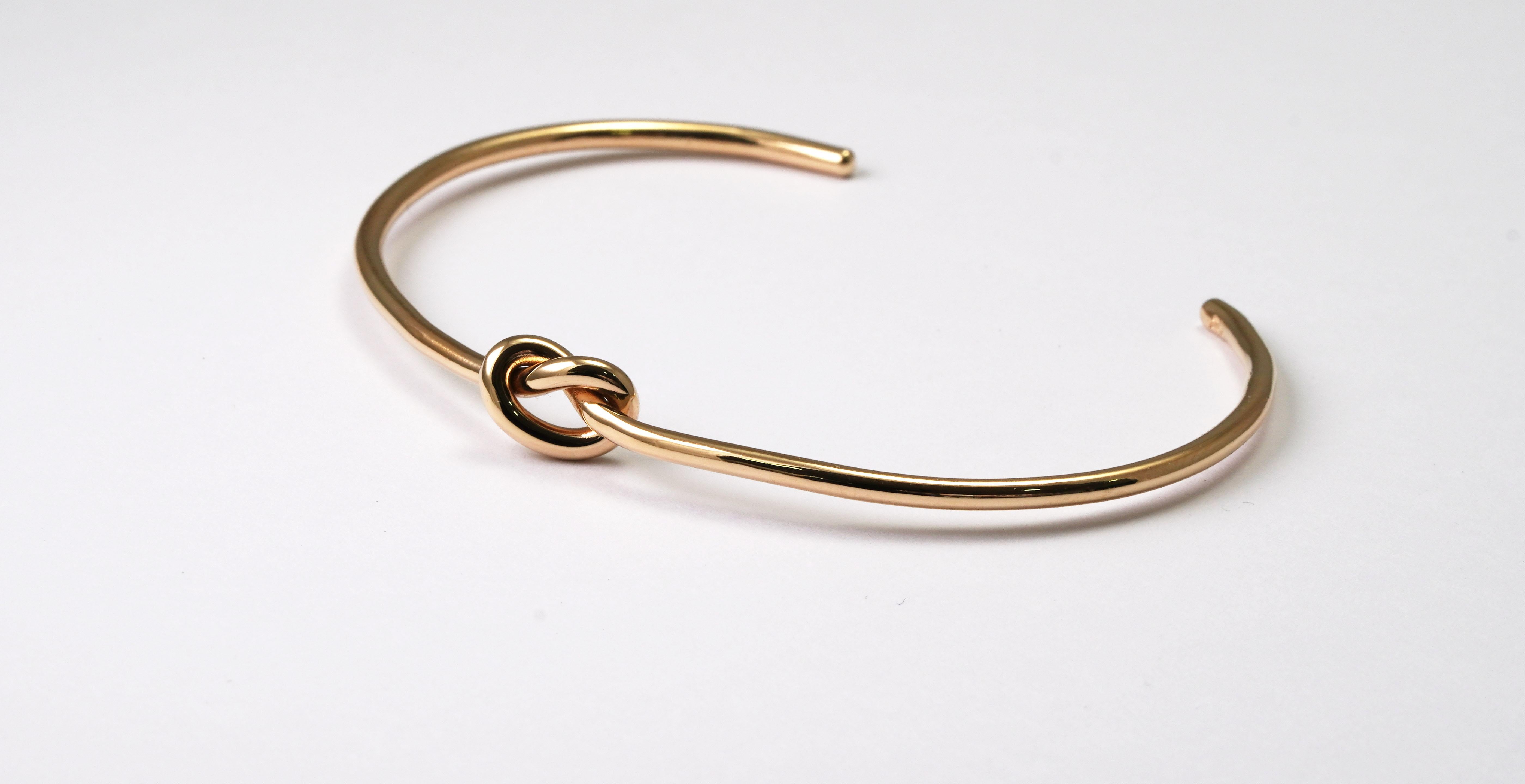 Handmade 18 kt Yellow Gold Bracelet
Gold color: Yellow
Dimensions: 58mm. x 42mm. 
Total weight: 7.09 grams 