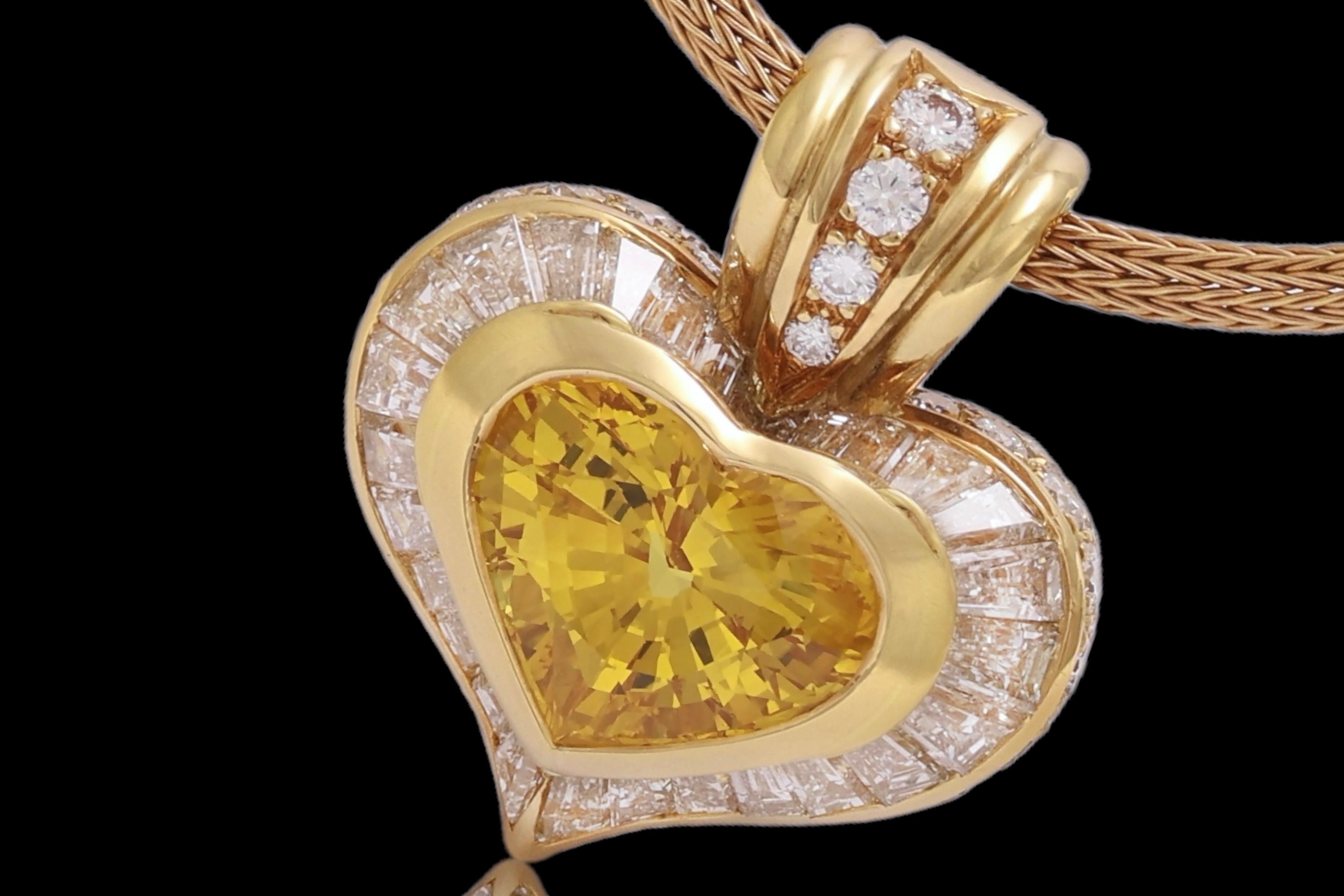 18 kt. Pendentif en or jaune en forme de coeur avec  8 ct. Saphir jaune et diamants en vente 4