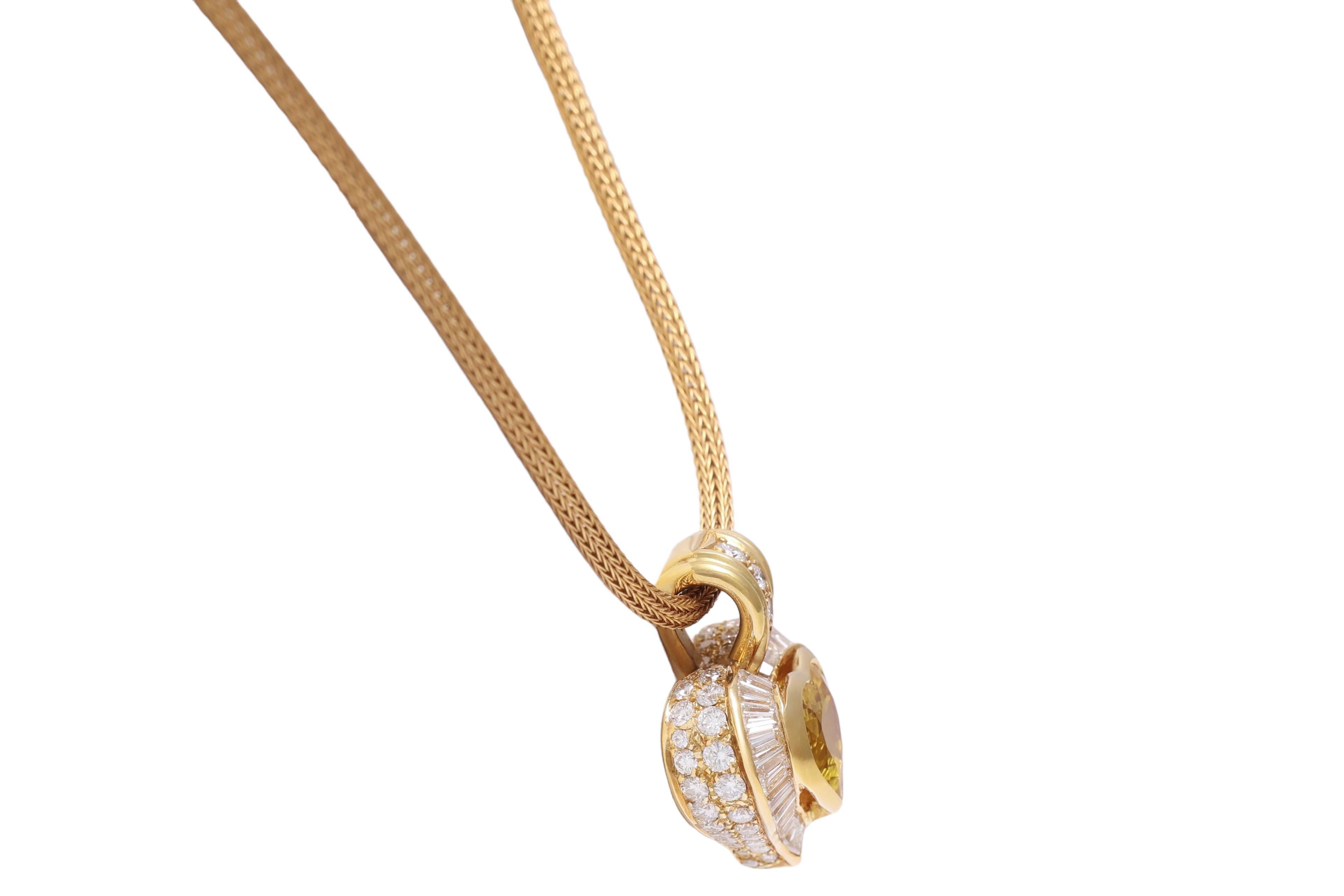 18 kt. Pendentif en or jaune en forme de coeur avec  8 ct. Saphir jaune et diamants Unisexe en vente
