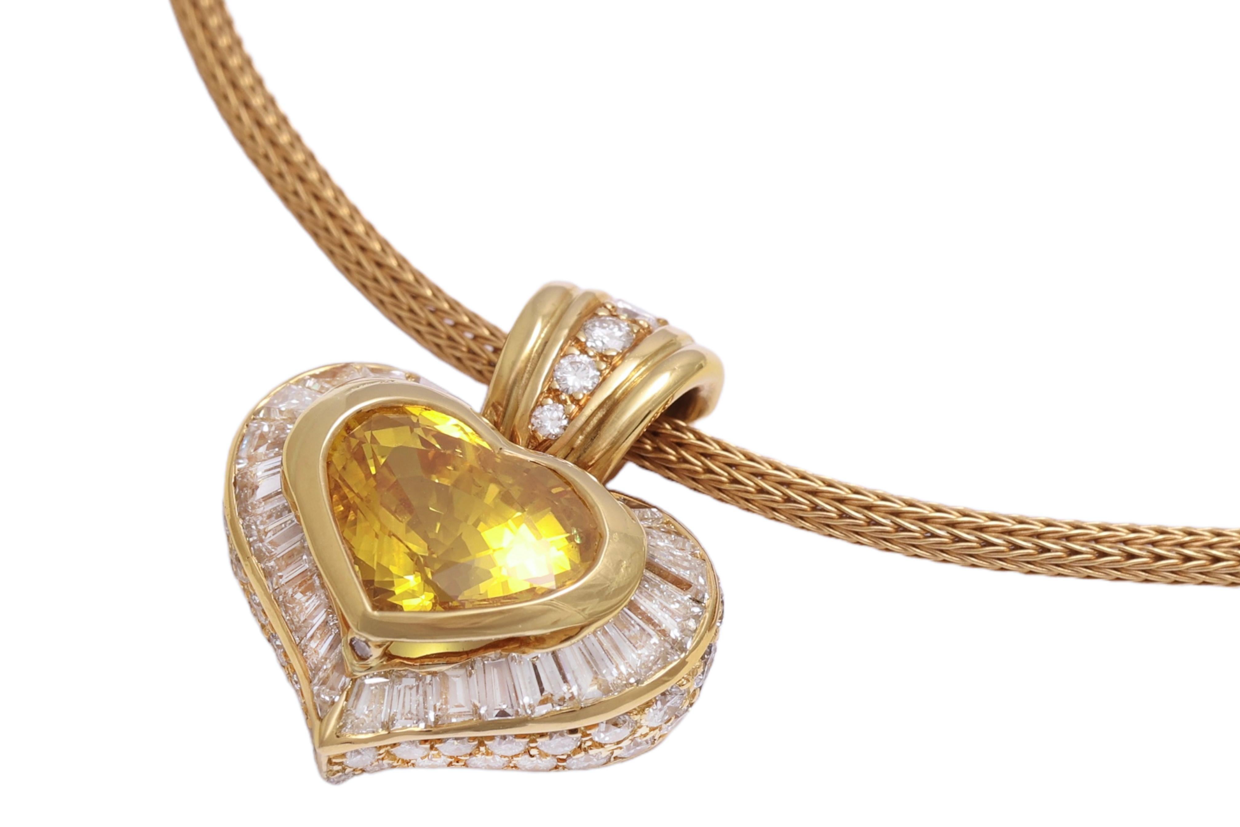 18 kt. Pendentif en or jaune en forme de coeur avec  8 ct. Saphir jaune et diamants en vente 2