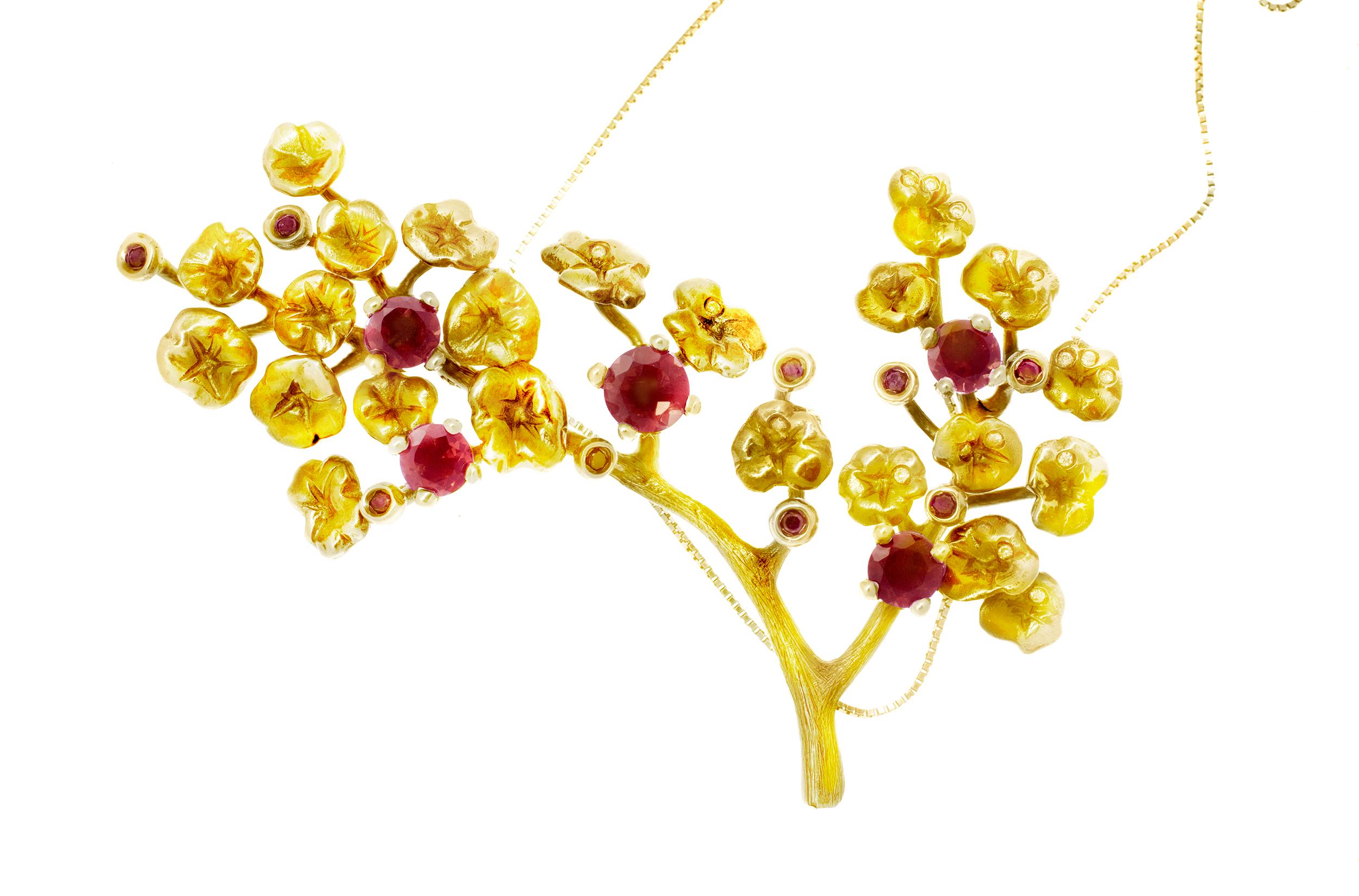 Round Cut Eighteen Karat Gold Heliotrope Necklace with Rubies and Diamonds For Sale