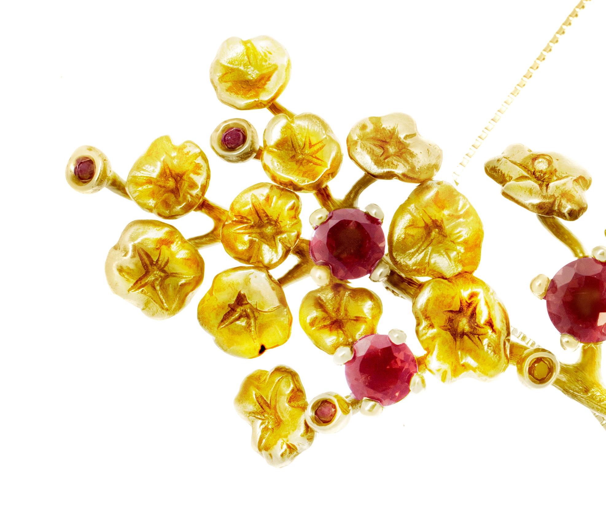 Women's or Men's Eighteen Karat Gold Heliotrope Necklace with Rubies and Diamonds For Sale