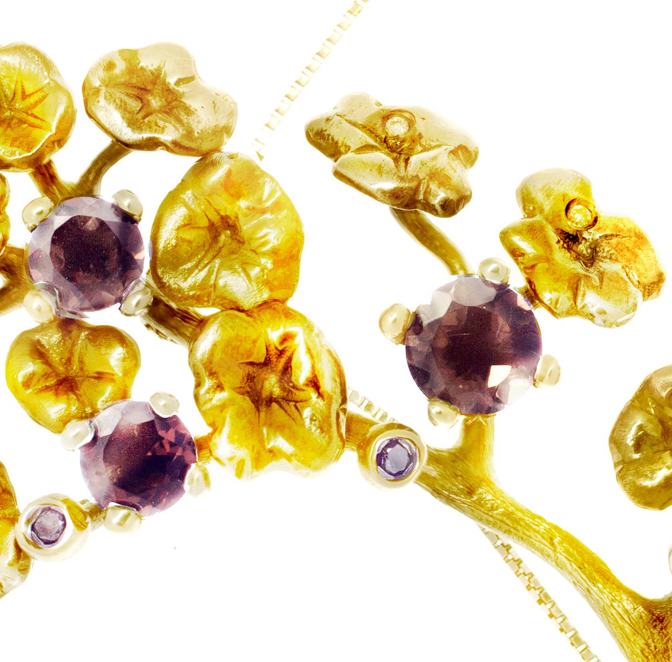 Contemporain Collier pendentif contemporain en or jaune 18 carats avec spinelles et diamants en vente