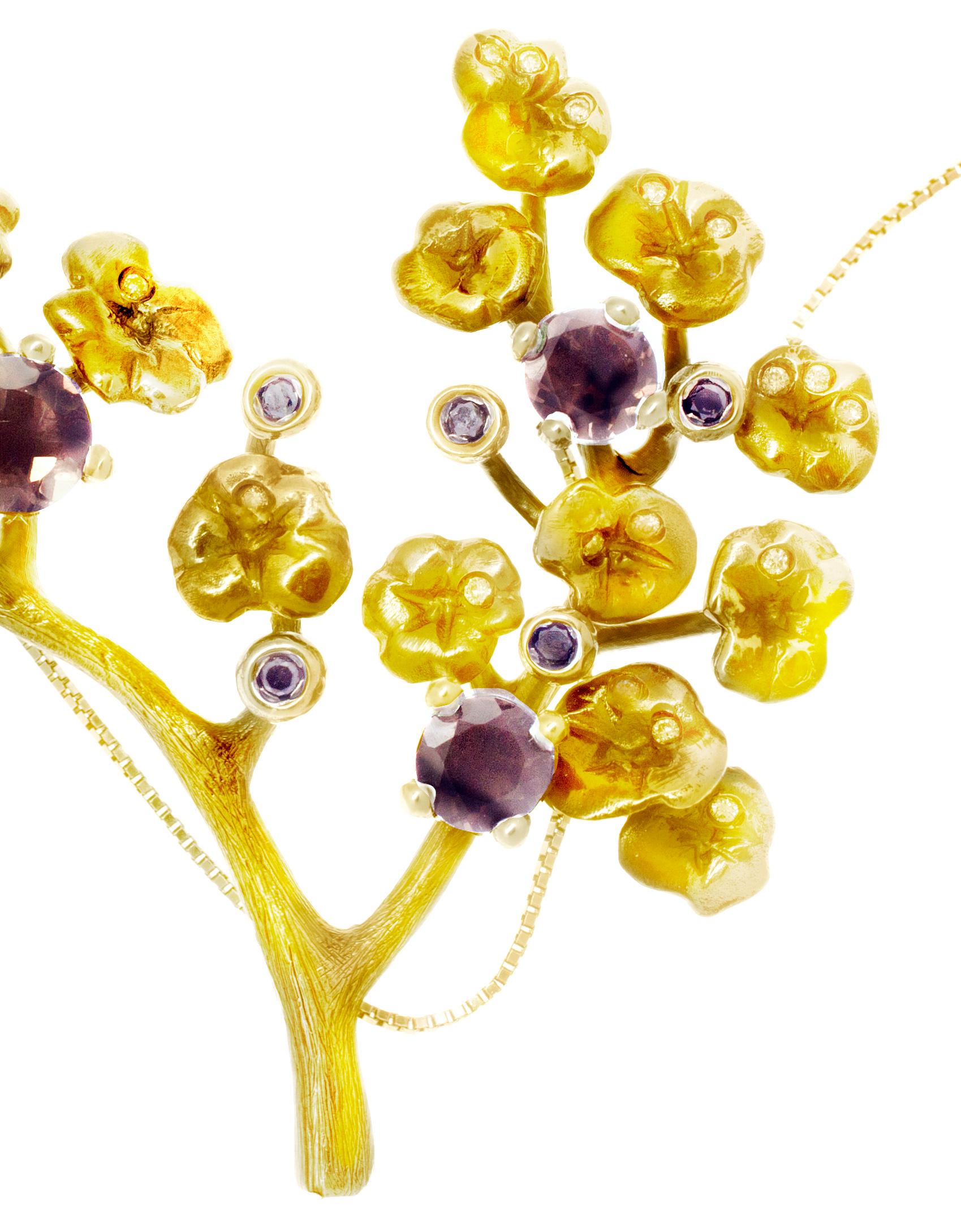 Taille ronde Collier pendentif contemporain en or jaune 18 carats avec spinelles et diamants en vente