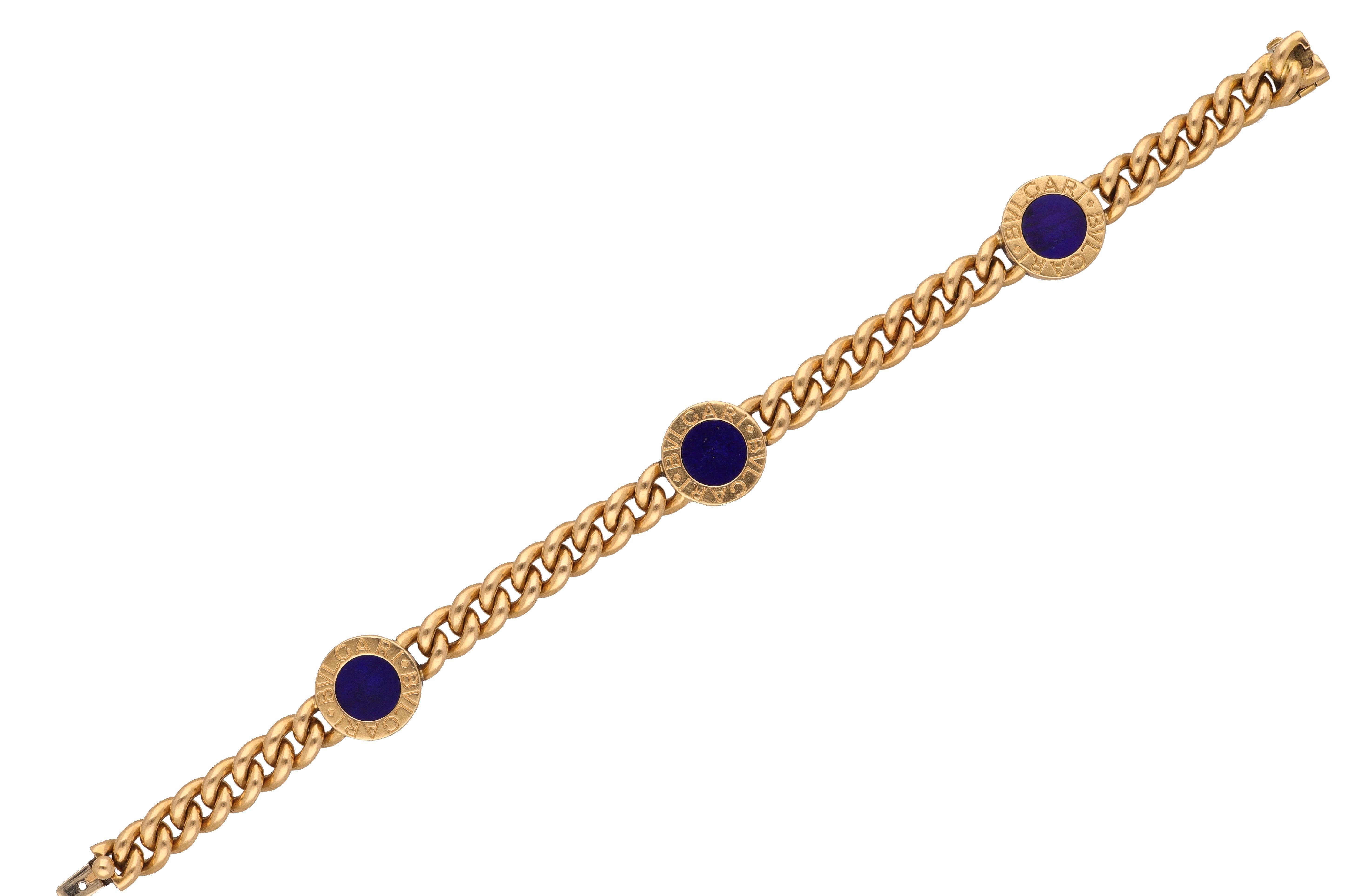 18 Kt. yellow gold bracelet with 3 round-cut lapis, BULGARI BULGARI collection.
Elegant and classic, this bracelet can be suitable for every occasion.
Comes in the original box.