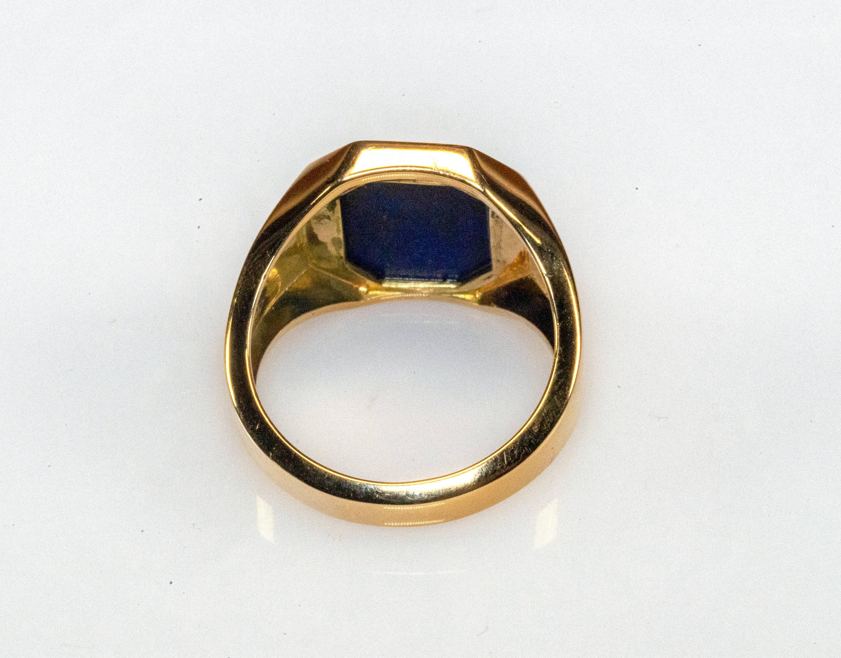 Modern 18 Karat Yellow Gold Lapis Lazuli Ring For Sale