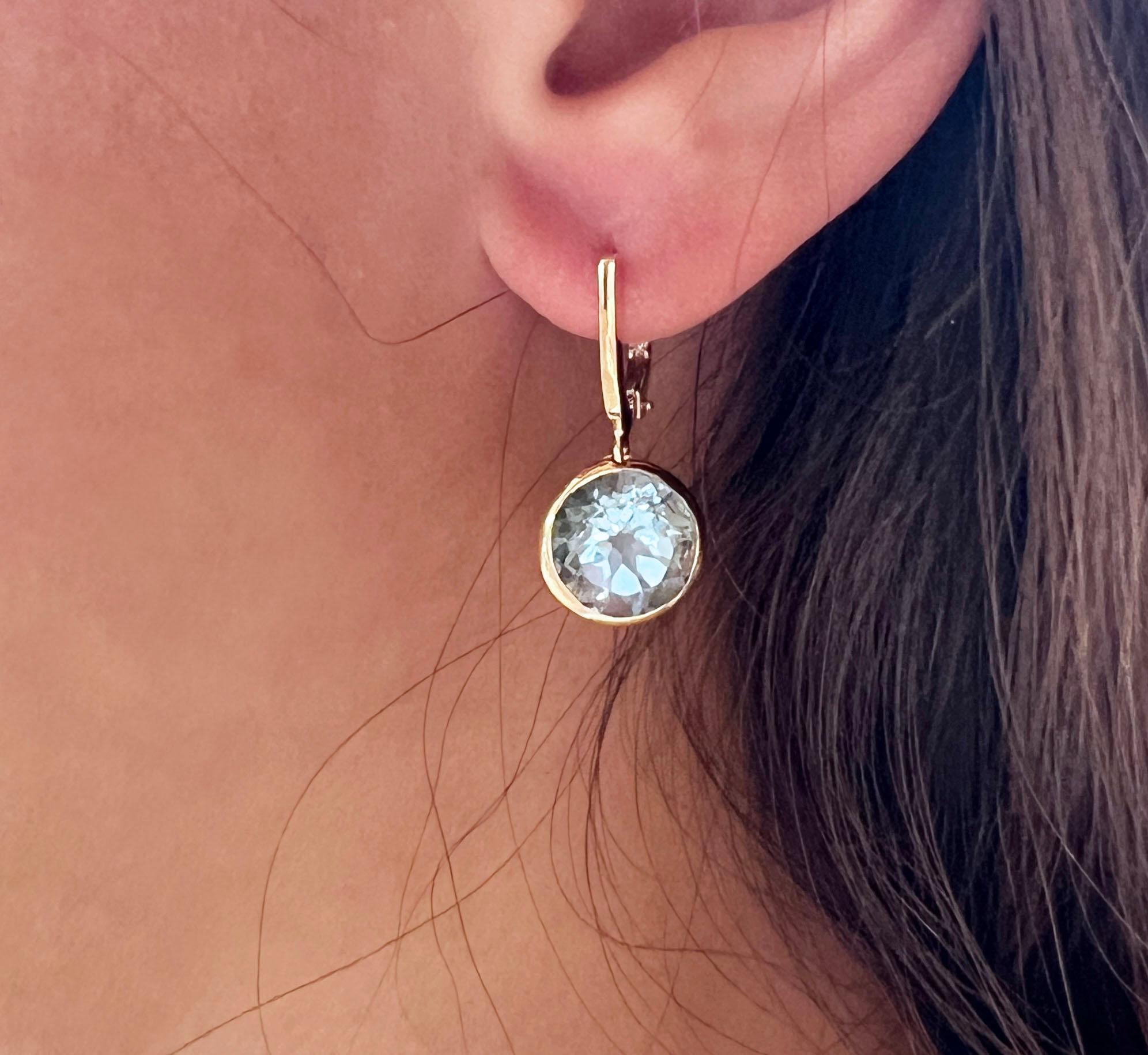 18 Kt Yellow Gold Light Blue Topaz Modern Made in Italy Fashion Earrings In New Condition For Sale In GALLARATE, IT