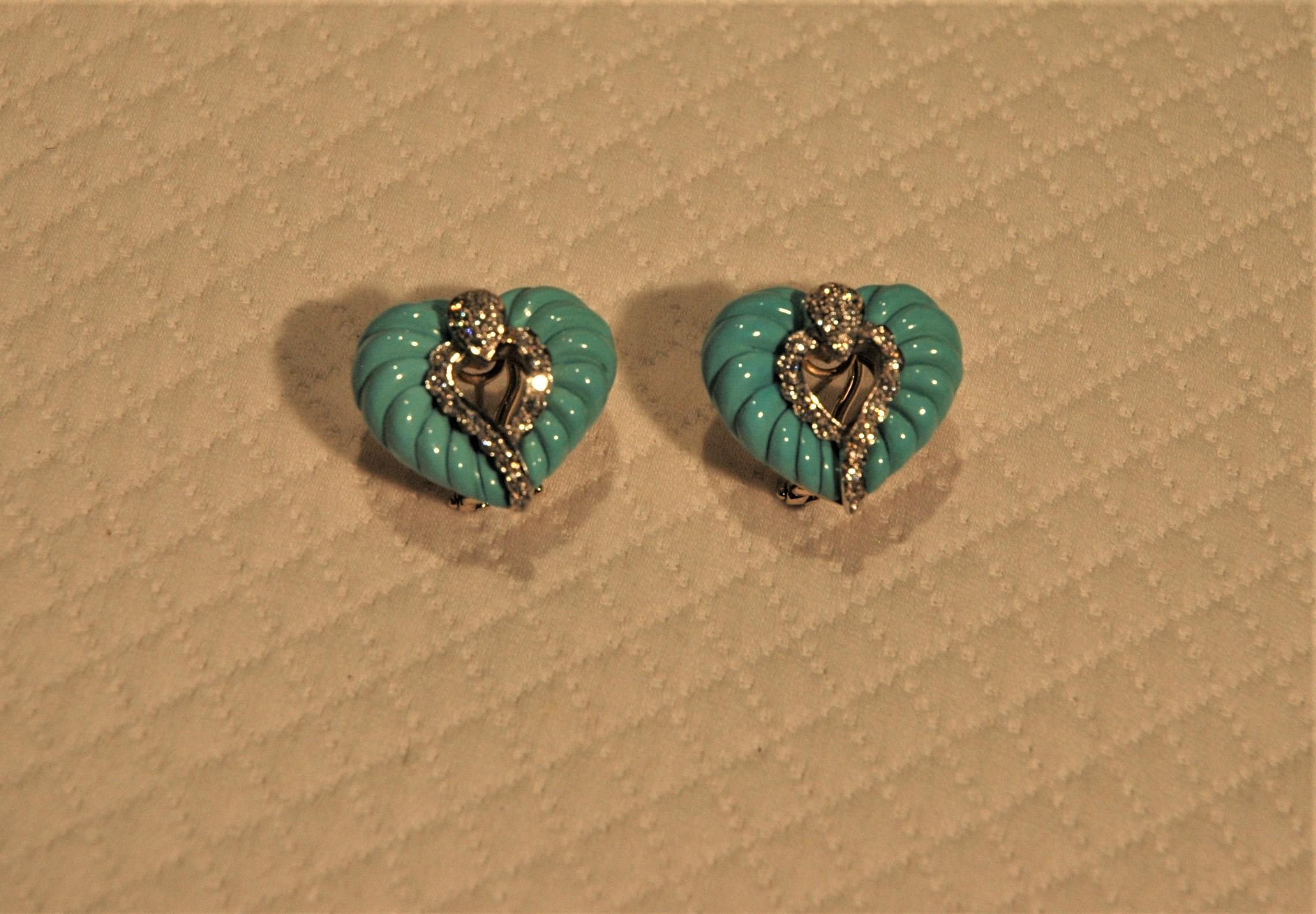Heart-shaped lobe earrings in 18 kt yellow gold, natural turquoises, diamonds 0.48 carats. The turquoise part is hand-engraved creating the two lobes of the heart. Unique piece made in Italy.