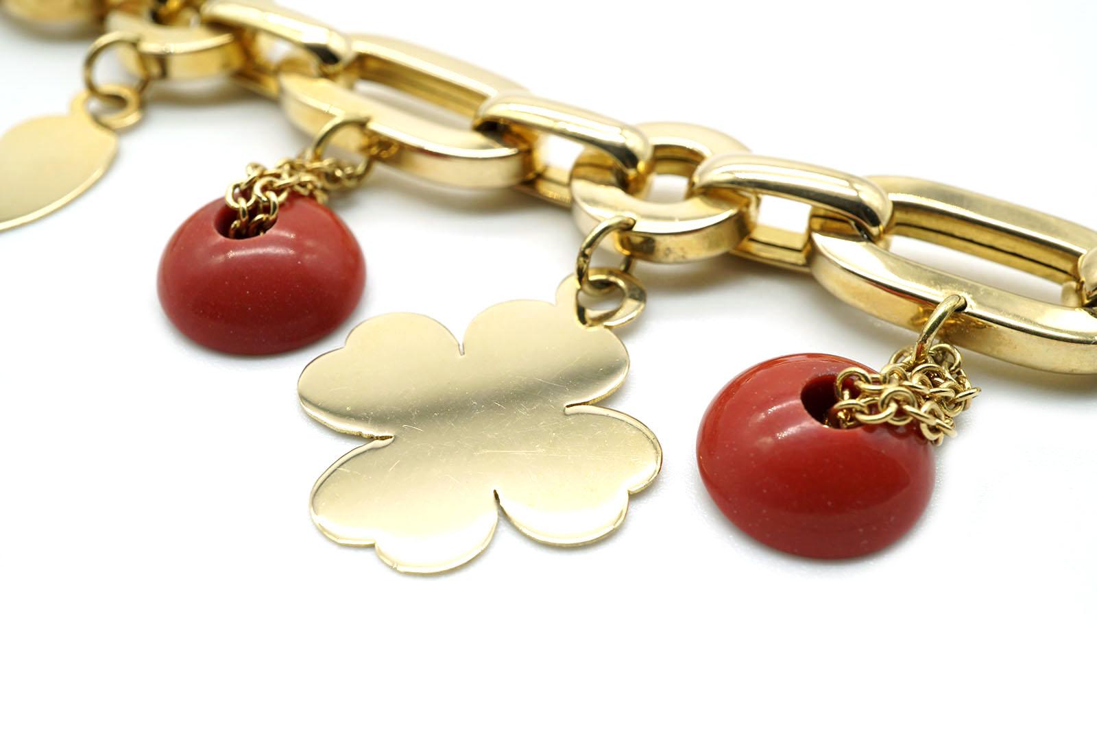 Contemporary 18 Kt yellow Gold Lucky Charms Link Bracelet For Sale