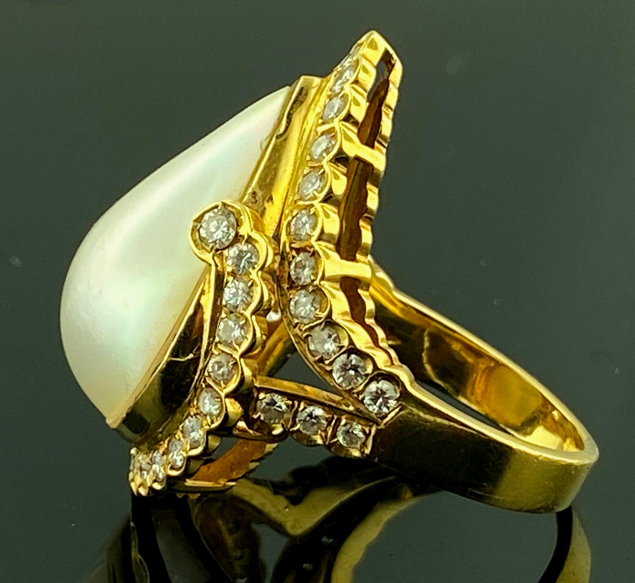 Round Cut 18 Karat Yellow Gold Mabe Pearl Ring with Diamonds