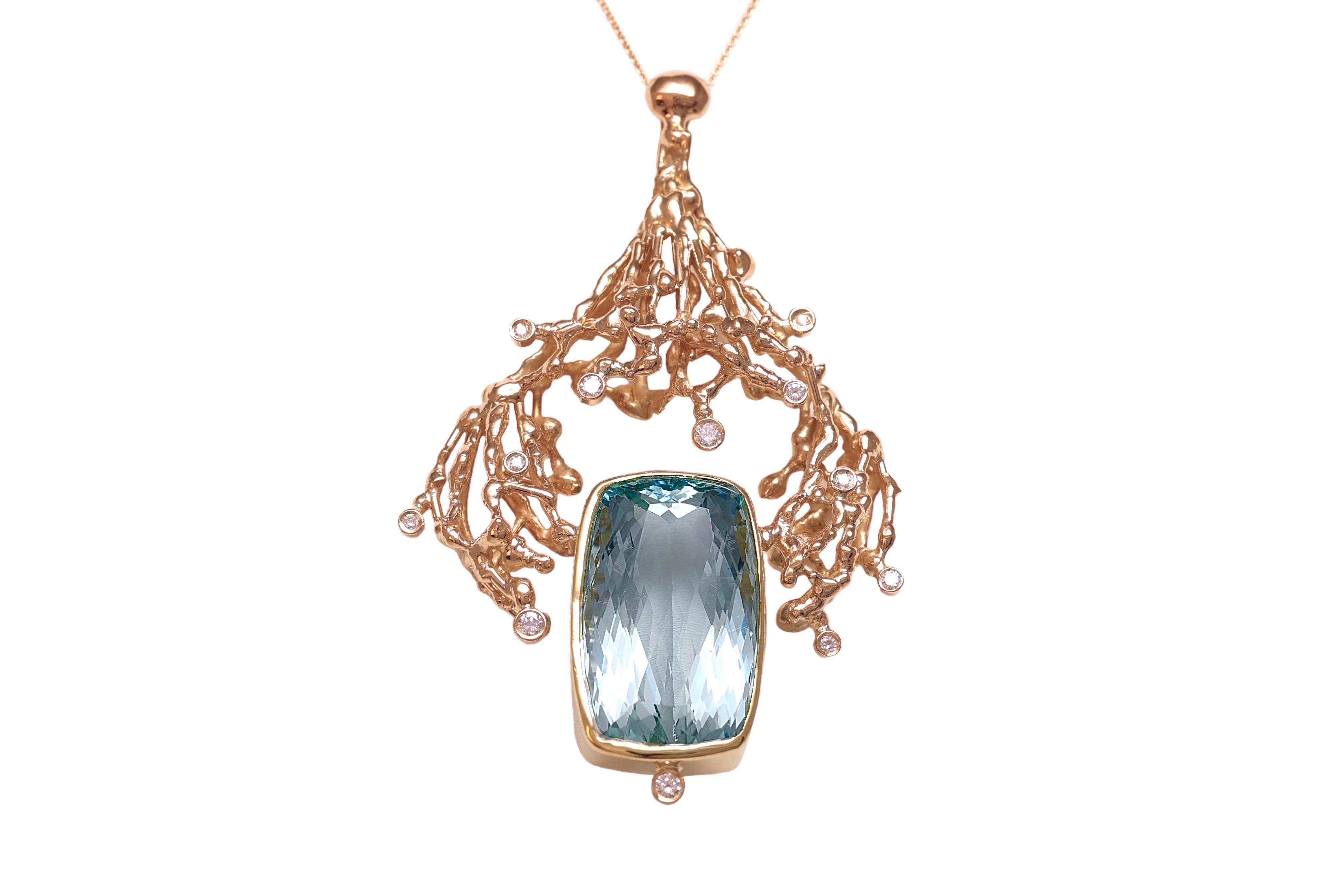 Cushion Cut 18 kt. Yellow Gold Matching Necklace and Ring With Huge Aquamarine & Diamonds For Sale