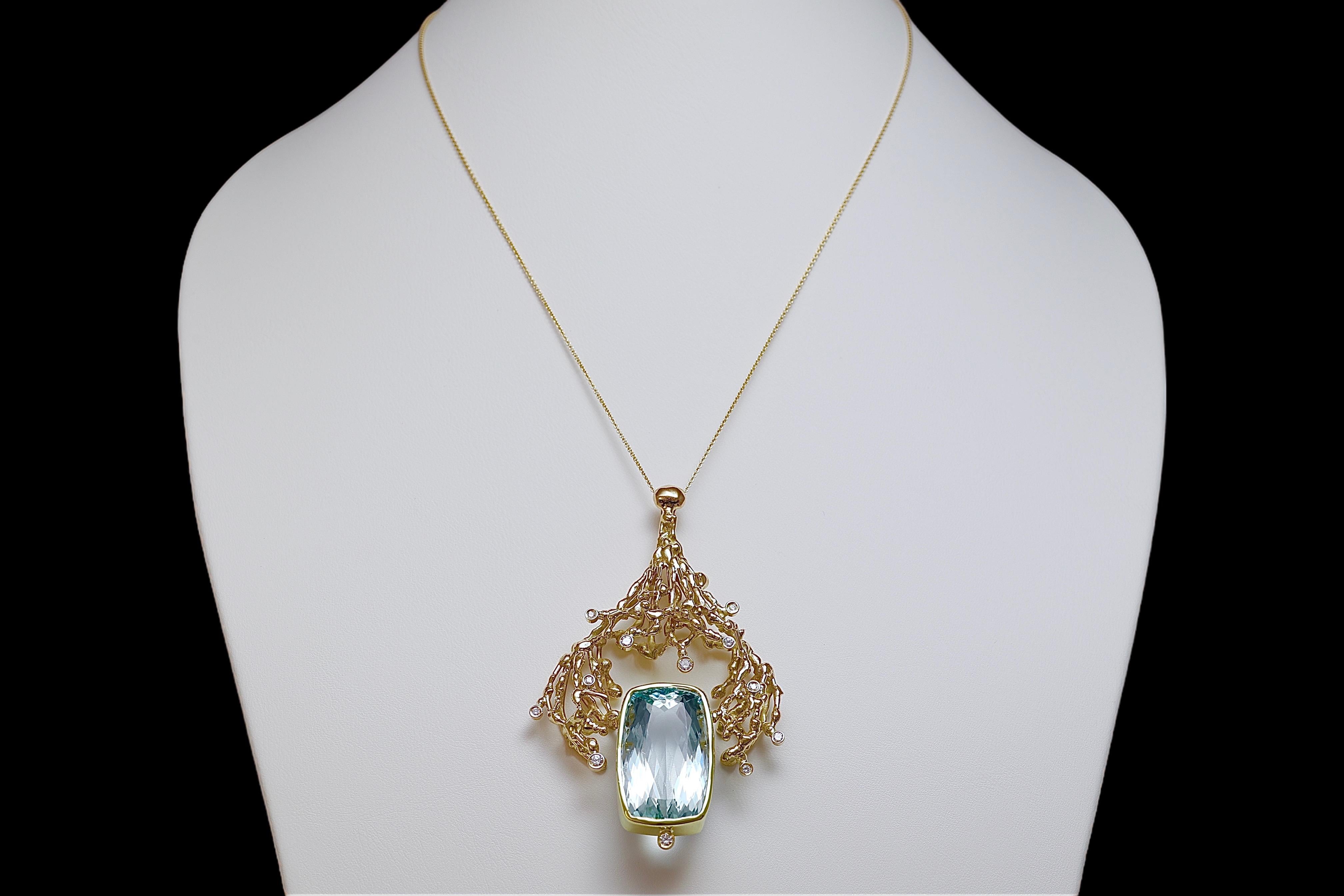 18 kt. Yellow Gold Matching Necklace and Ring With Huge Aquamarine & Diamonds For Sale 1