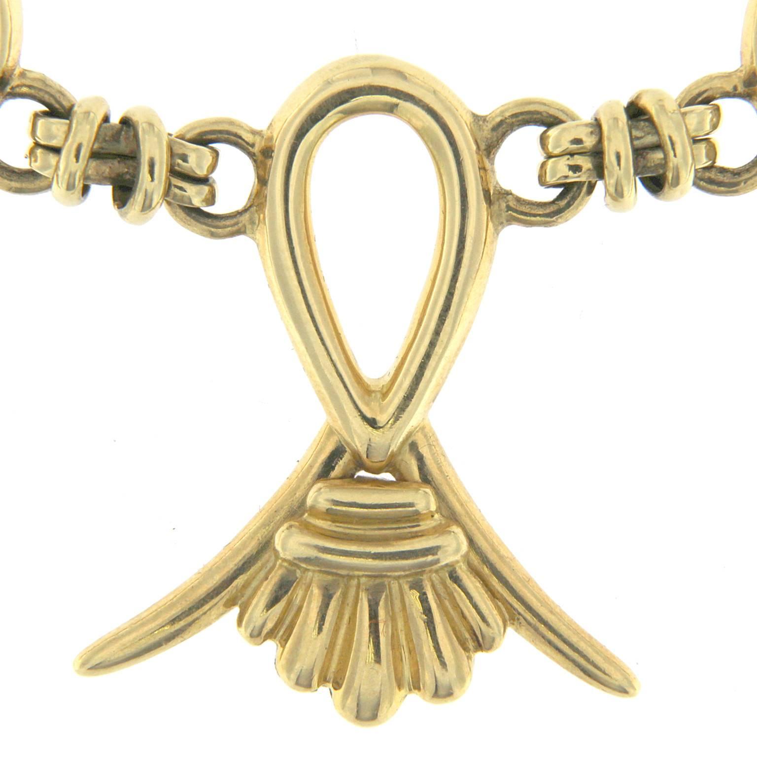 Very sought after these elements that one after the other make up this beautiful necklace, all in 18 kt gold. Easy to wear at all ages thanks to the spring ring closure.
The total weight of the gold is GR 80.10
Stamp 750 10 MI 
