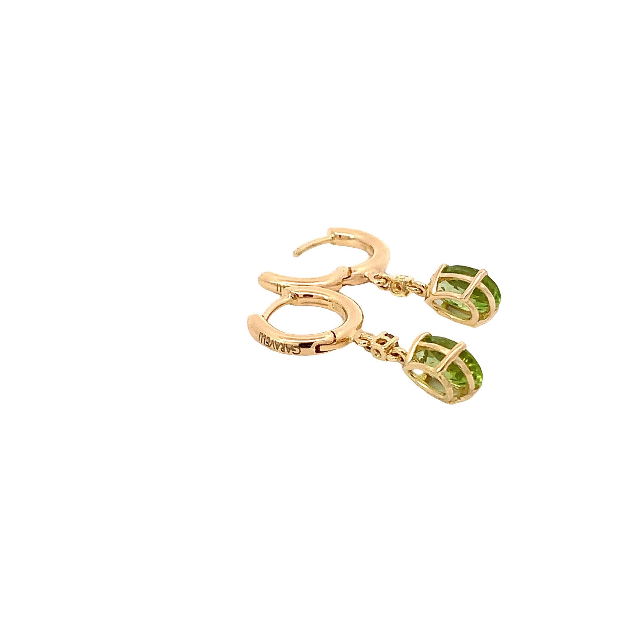 Contemporain Boucles d'oreilles pendantes Garavelli en or jaune 18 carats, péridot et diamants Brown en vente