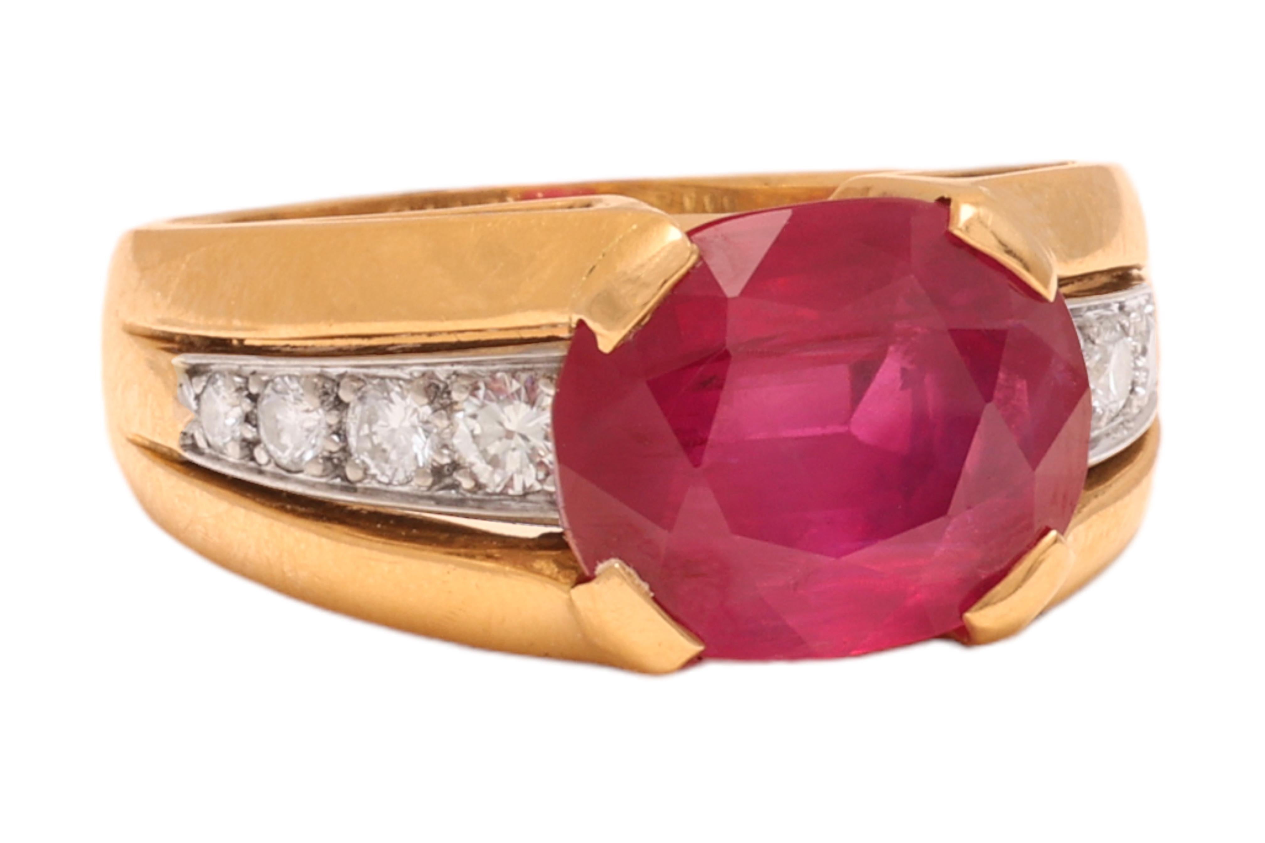 Magnificant 18 kt. Yellow Gold Ring With a 7.81 ct. Burmese No Heat Ruby 

The Ruby comes Certified by Gübelin & GRS 

Ruby: Pink - Red, Cushion - Oval shape, Burma Ruby 7.81 ct. No indication of Heating

Diamonds: Brilliant cut diamonds together