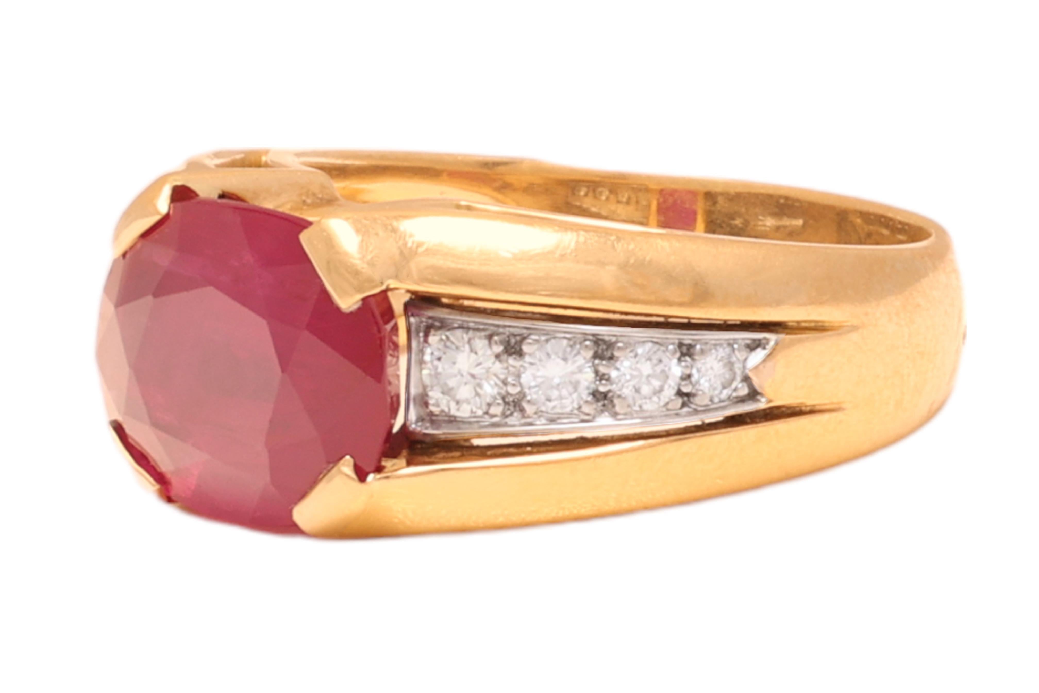 18 kt. Yellow Gold Ring  7.81 ct. Burmese No Heat Ruby Gübelin &GRS Certified In Excellent Condition For Sale In Antwerp, BE