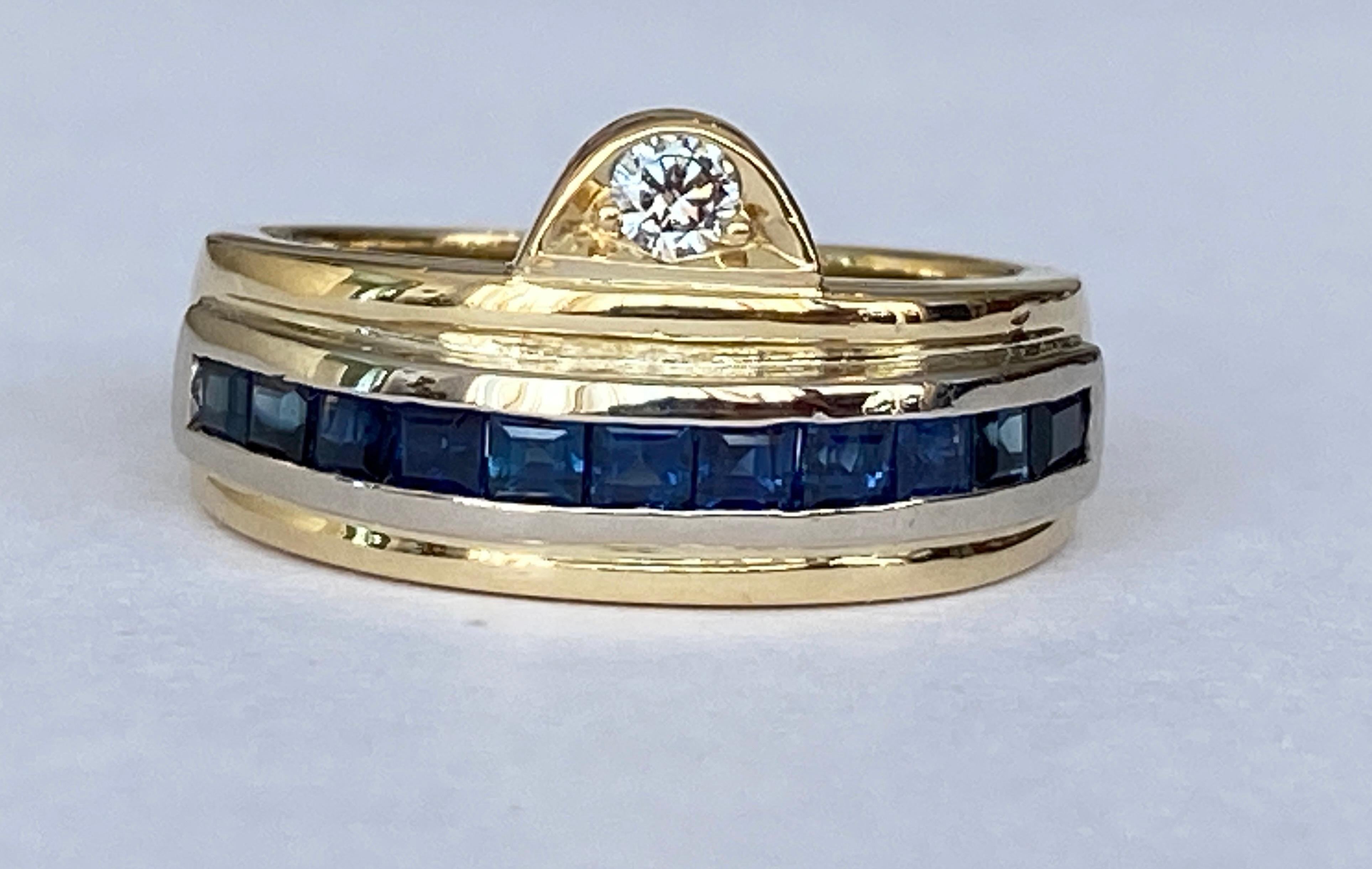 L'offre porte sur une bague d'entourage en or jaune 18 carats, ornée de 11 carrés.  saphirs naturels taillés d'environ 0,60 ct au total et 1 diamant taillé en brillant d'environ 0,05 ct au total, de qualité G/I1.
Teneur en or : 750 (poinçonné)