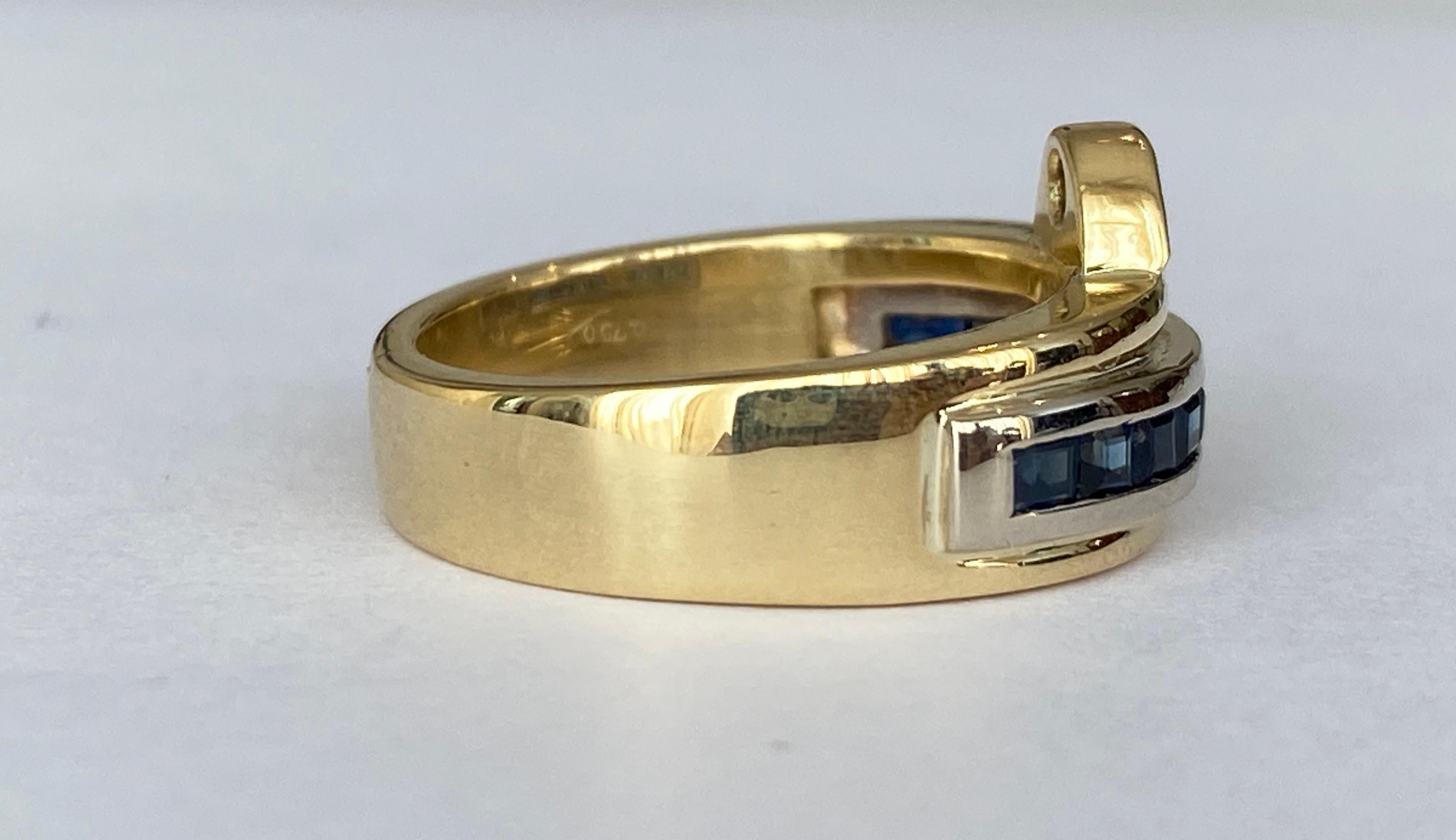Taille carrée 18 Kt. Bague en or jaune avec saphir 0.70 carat et diamants en vente