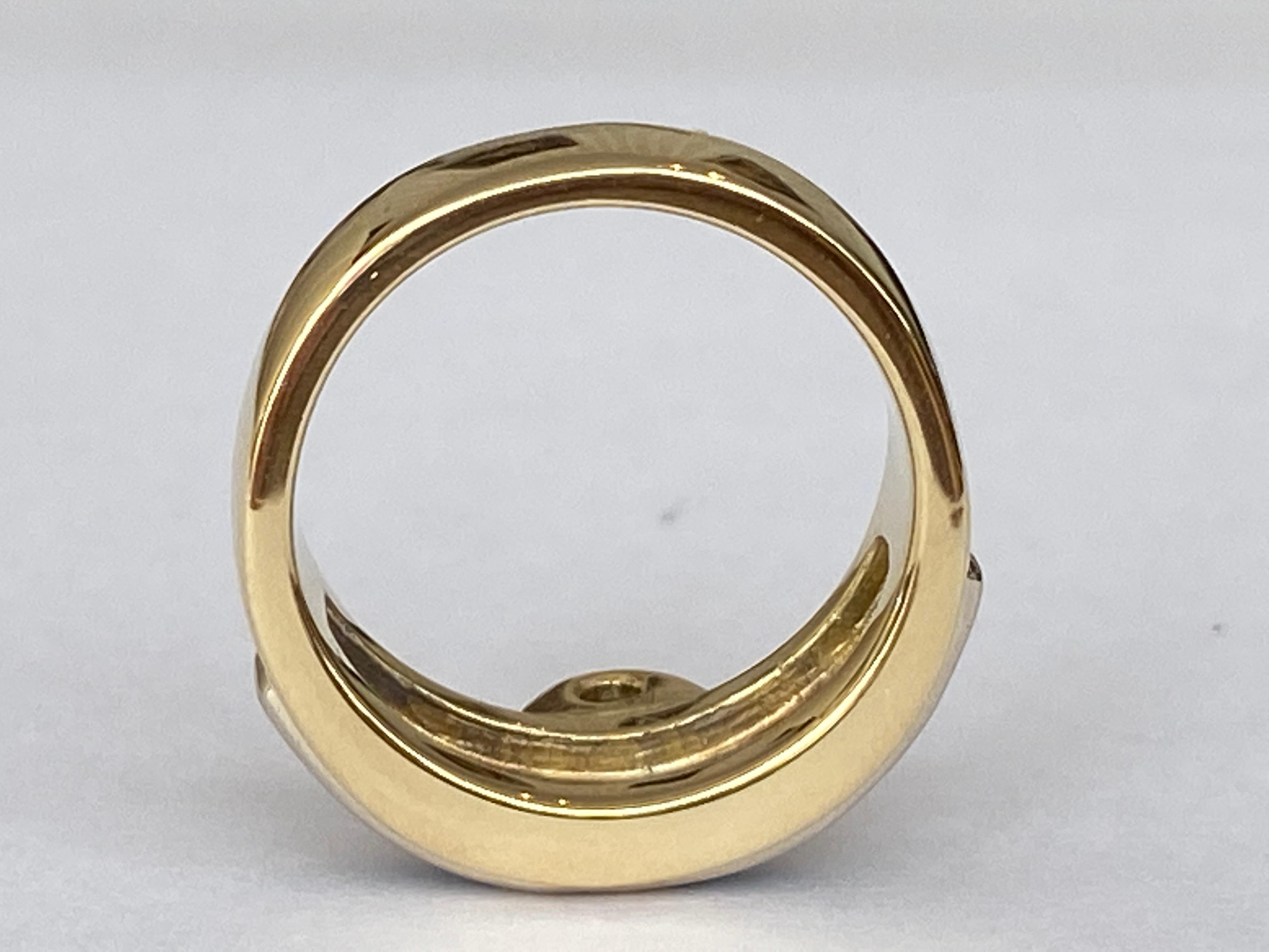 18 Kt. Bague en or jaune avec saphir 0.70 carat et diamants en vente 2