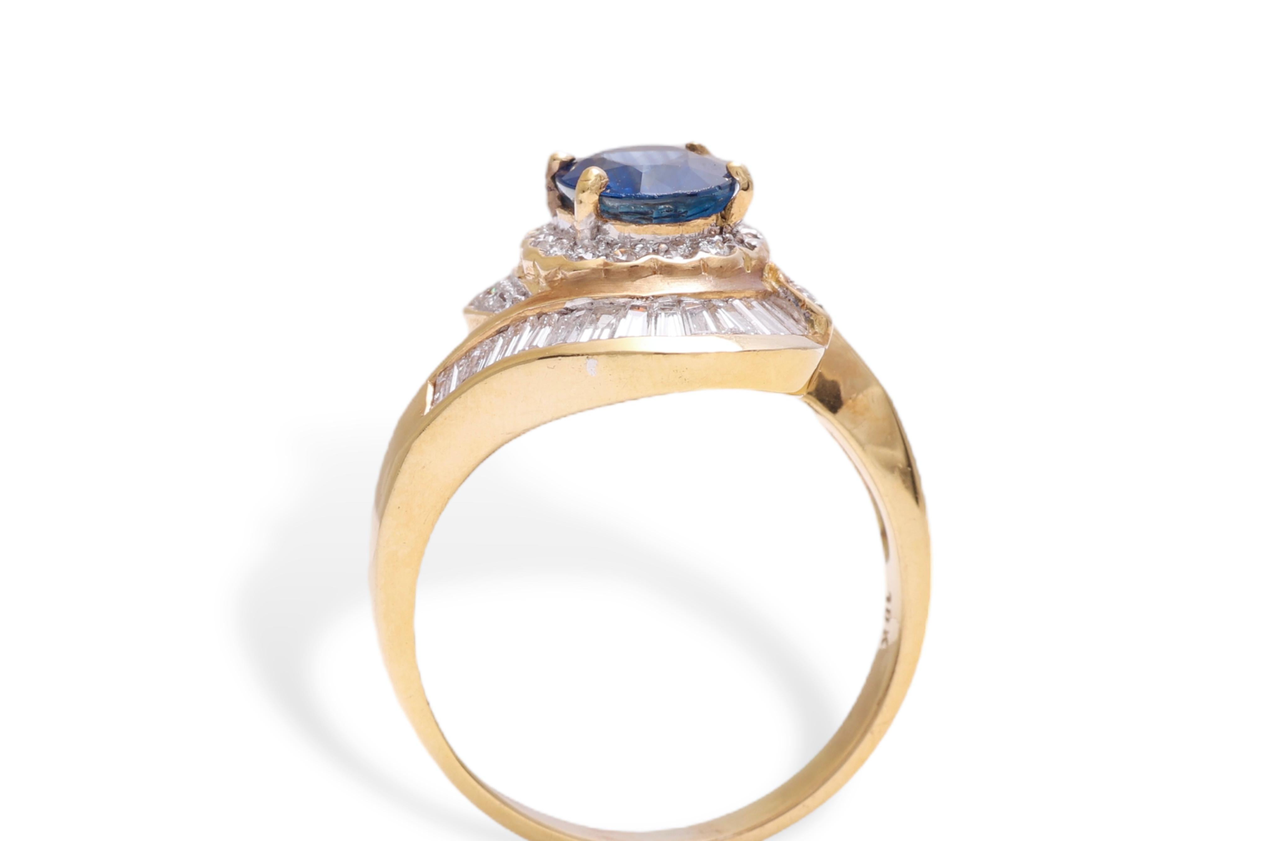 Women's 18 kt Yellow Gold Ring with 1.47 ct. Sapphire 1 ct. Brilliant & Baguette Diamond For Sale