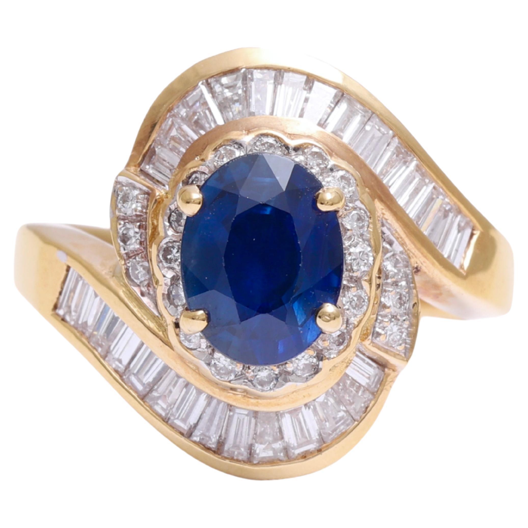 18 kt Yellow Gold Ring with 1.47 ct. Sapphire 1 ct. Brilliant & Baguette Diamond For Sale