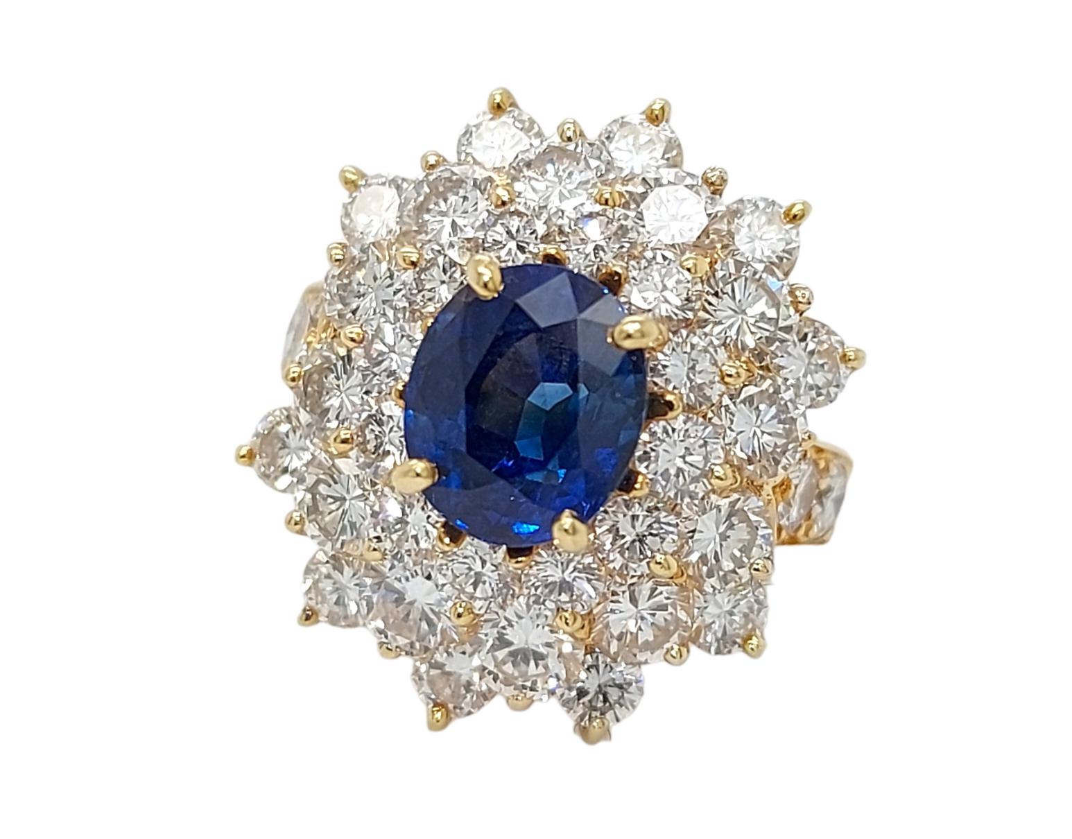 18 kt Yellow Gold Ring with 2ct Sapphire and 2.8ct Diamonds, Estate Sultan Oman For Sale 4