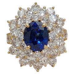 18 kt Yellow Gold Ring with 2ct Sapphire and 2.8ct Diamonds, Estate Sultan Oman