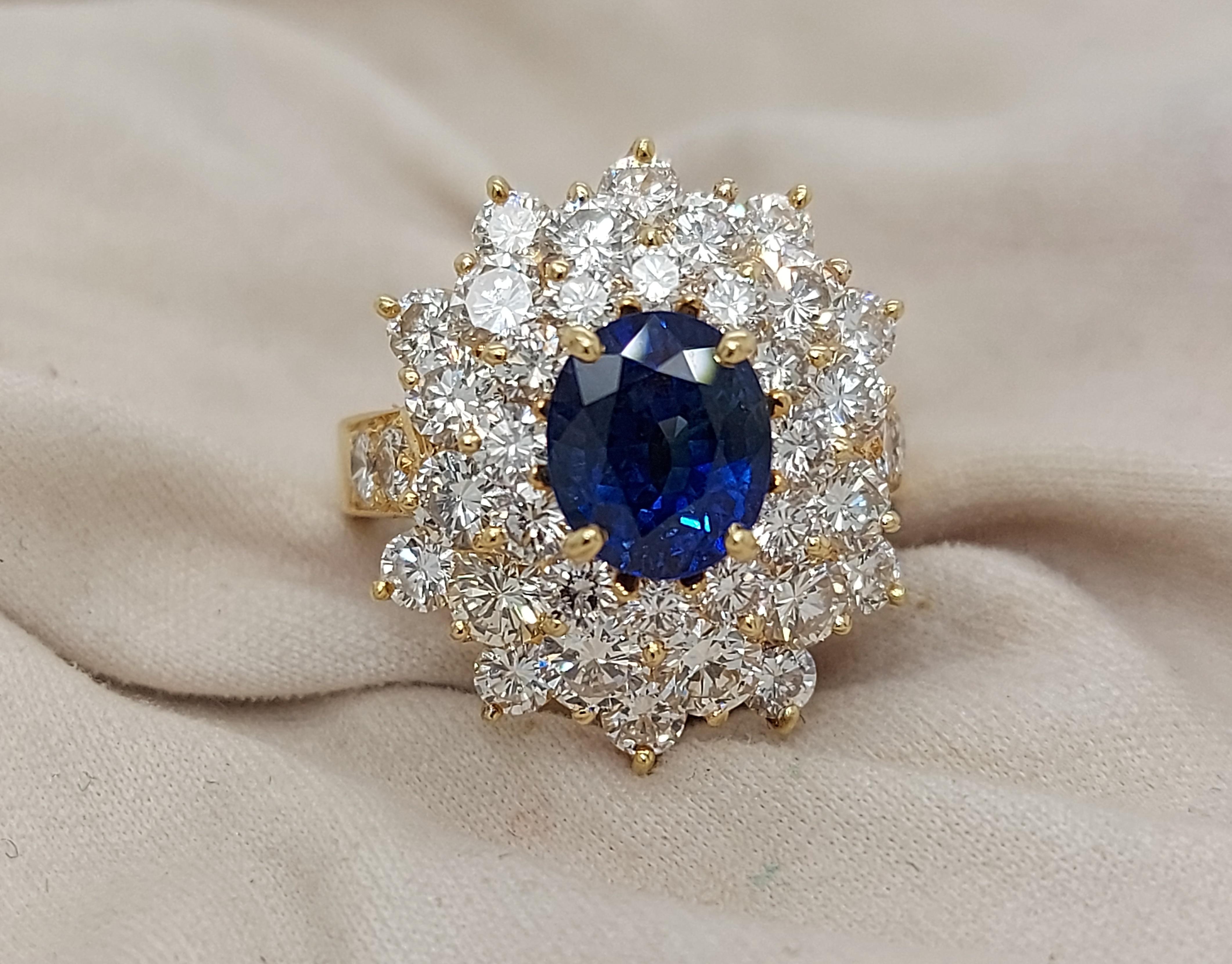 18 kt. Ring aus Gelbgold mit 2 Karat Saphir und 2,8 Karat Diamanten,Estate Sultan Oman (Kunsthandwerker*in) im Angebot