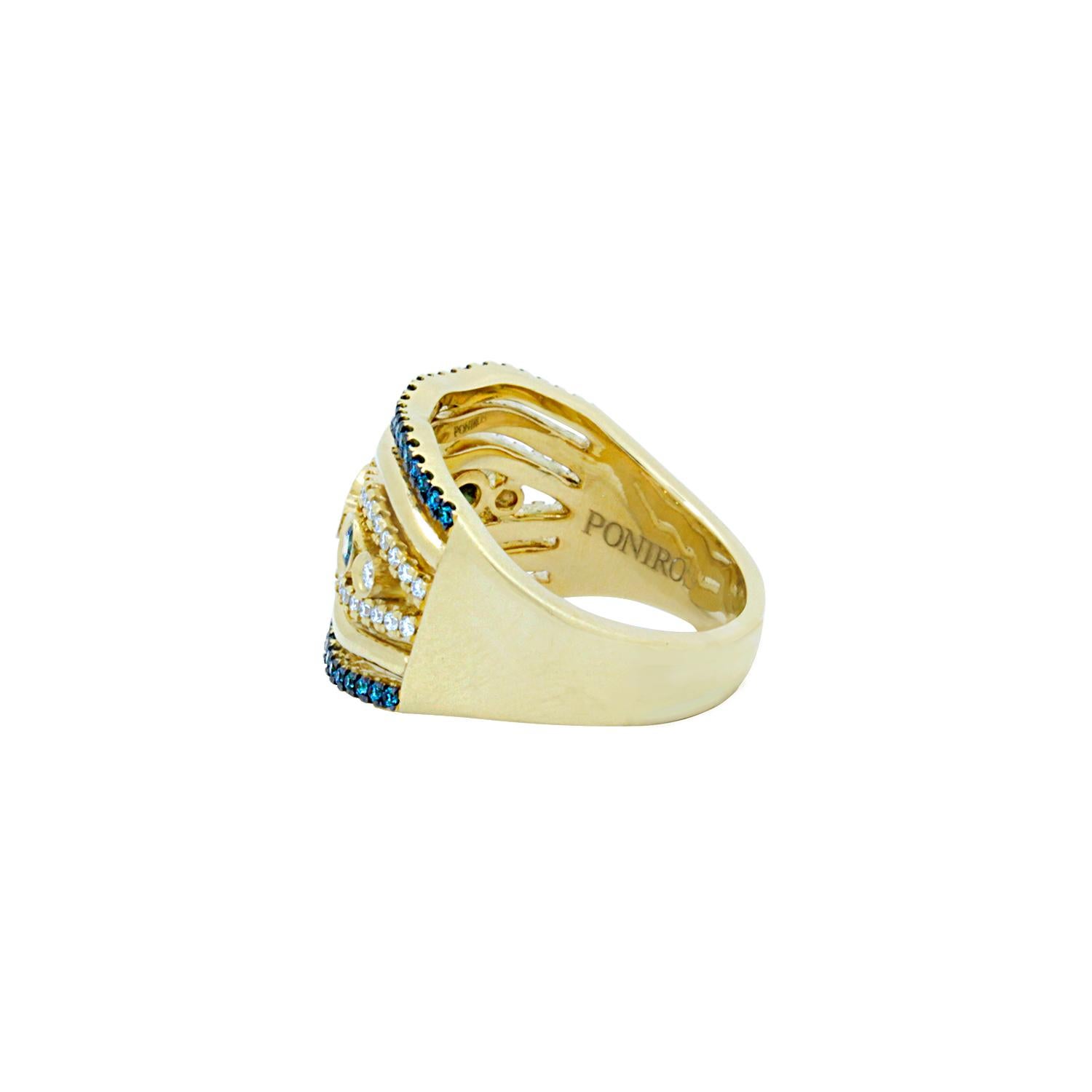 Round Cut 18 Karat Yellow Gold Brilliant Cut White and Blue Diamond Ring For Sale