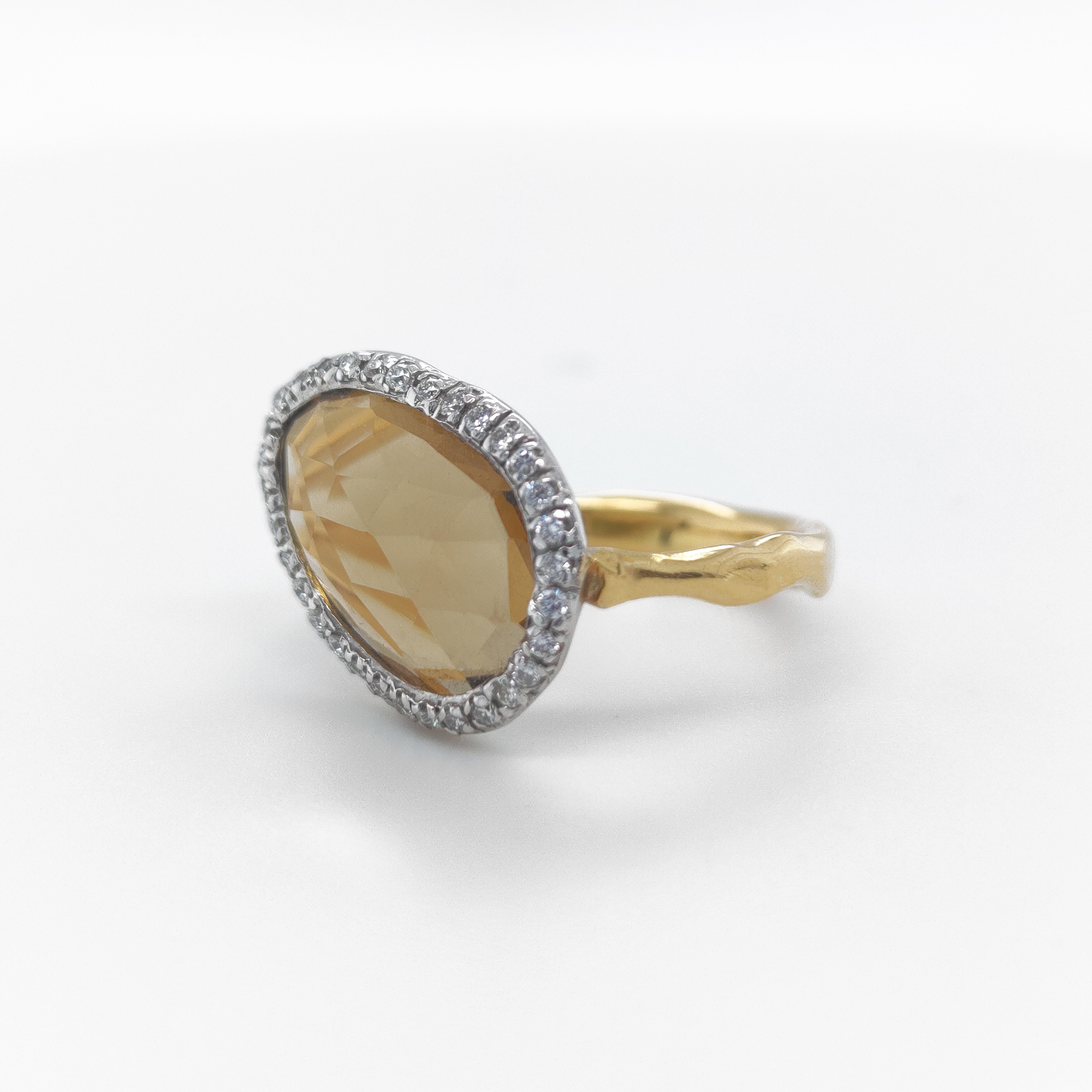 This Dharma ring is composed of 3, 30 gr of 18kt yellow gold, 0, 15 cts of natural brilliant-cut diamonds and a unique Citrine Quartz. It is a very versatile ring that may be worn everyday on its own or may be stacked with any other band ring. The