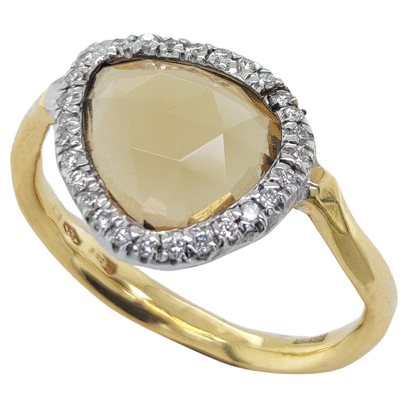 18 kt yellow Gold Ring with Multifaceted Triangular Citrine Quartz & Diamonds For Sale