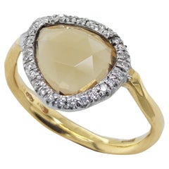 18 kt yellow Gold Ring with Multifaceted Triangular Citrine Quartz & Diamonds