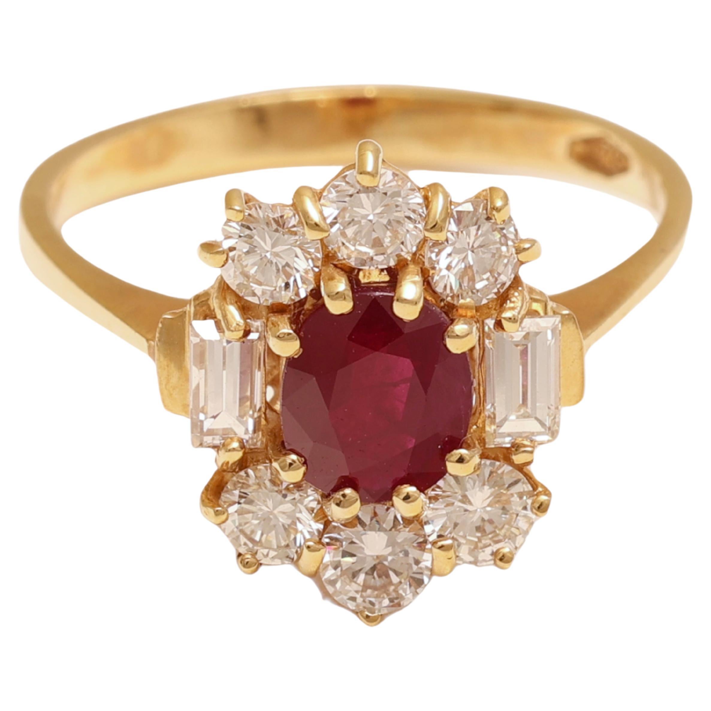 18 kt. Gelbgoldring mit ovalem Rubin 1,4 Karat & 1 Karat. Diamanten im Brillantschliff  im Angebot