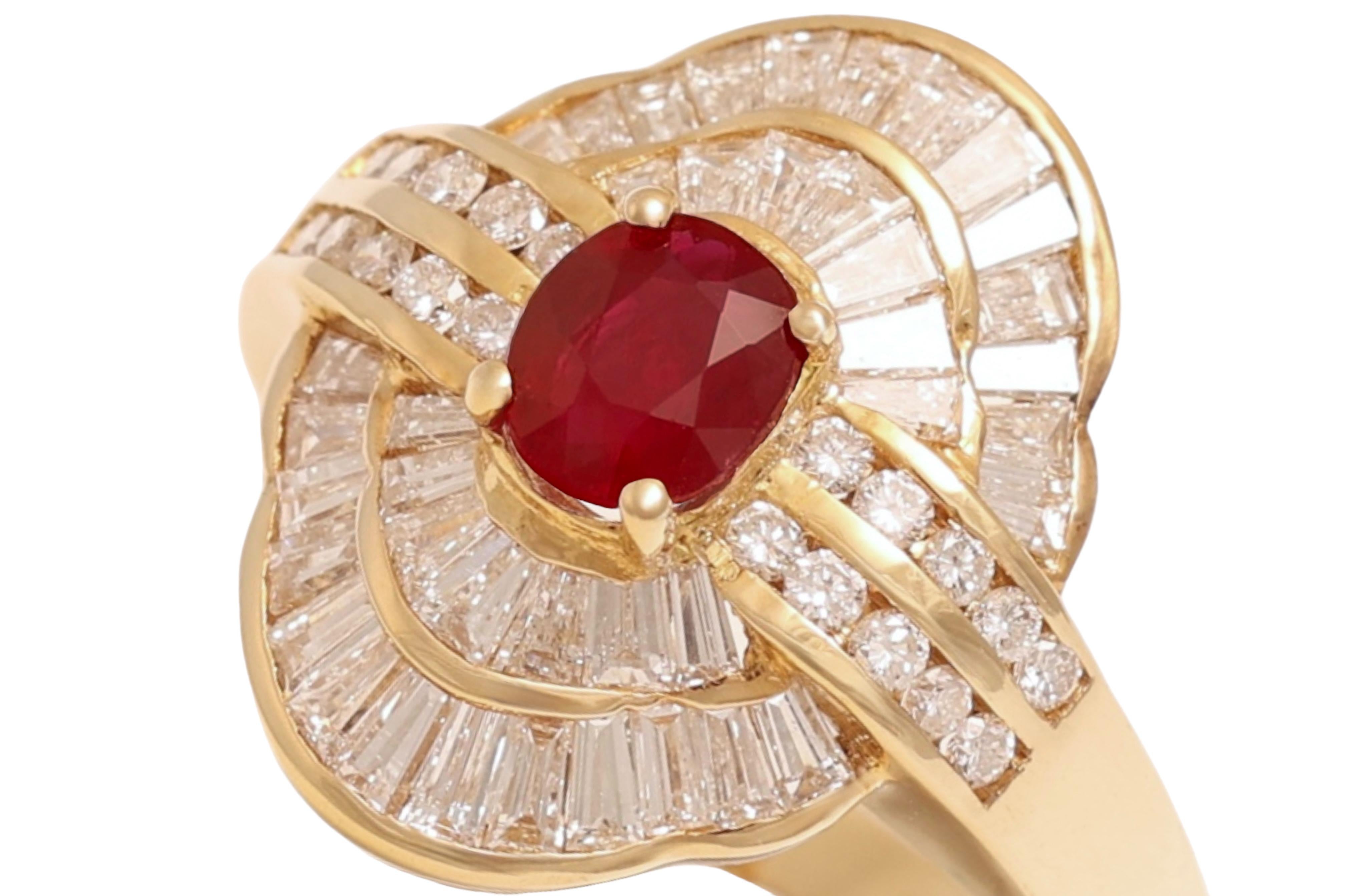 BAGUE EN OR JAUNE AVEC RUBIS, DIAMANTS BAGUETTES ET DIAMANTS TAILLE BRILLANT

MATERIAL : or jaune 18 carats

POIDS : 5,3 grammes / 0,185 oz / 3,40 dwt

TAILLE : 53 1/2 EUR  / us 6 3/4 ( Peut être redimensionné gratuitement)

DIAMANTS : Baguette