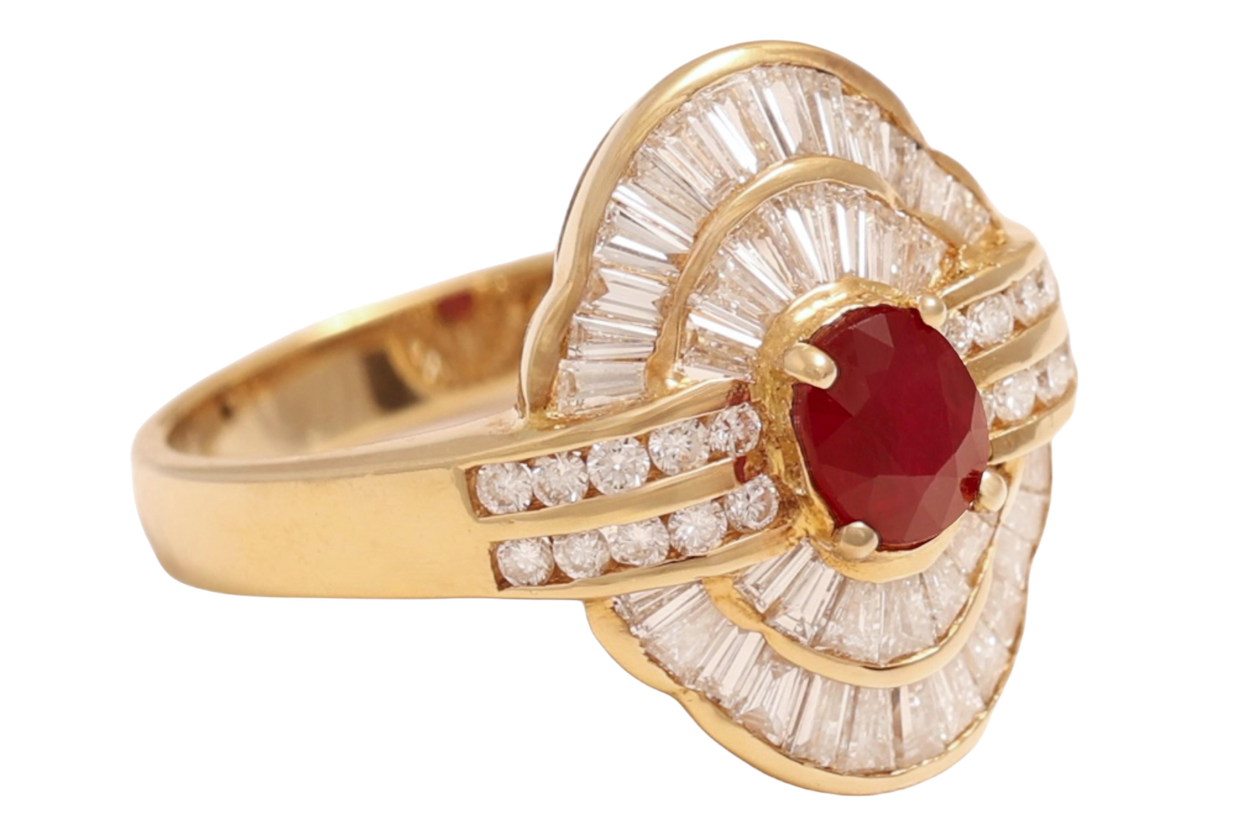 Bague en or jaune 18 carats, rubis et diamants taille baguette effilés Neuf - En vente à Antwerp, BE