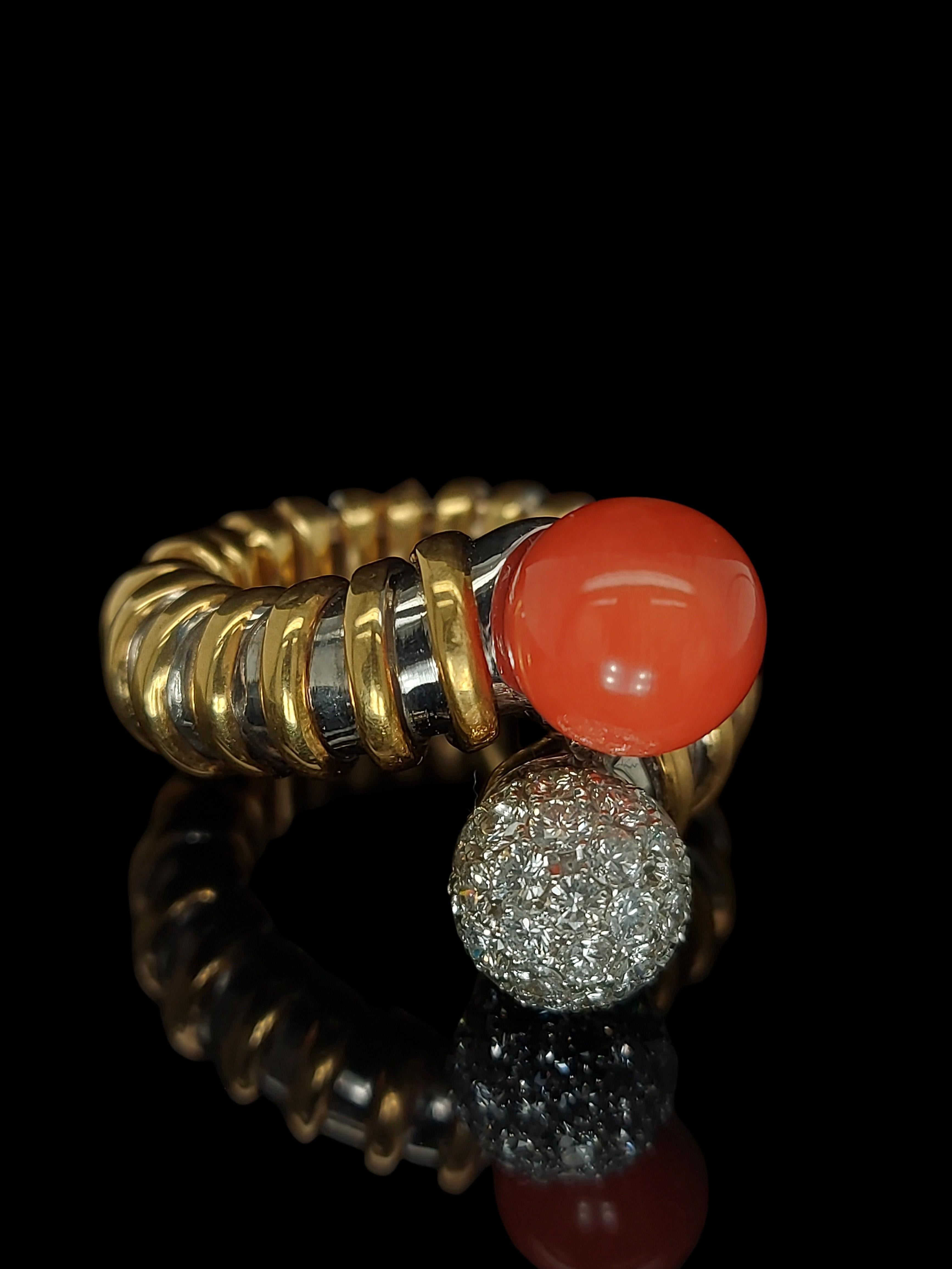 Conjunto de collar, pulsera, pendientes y anillos de oro de 18 quilates con coral y diamantes en venta 6