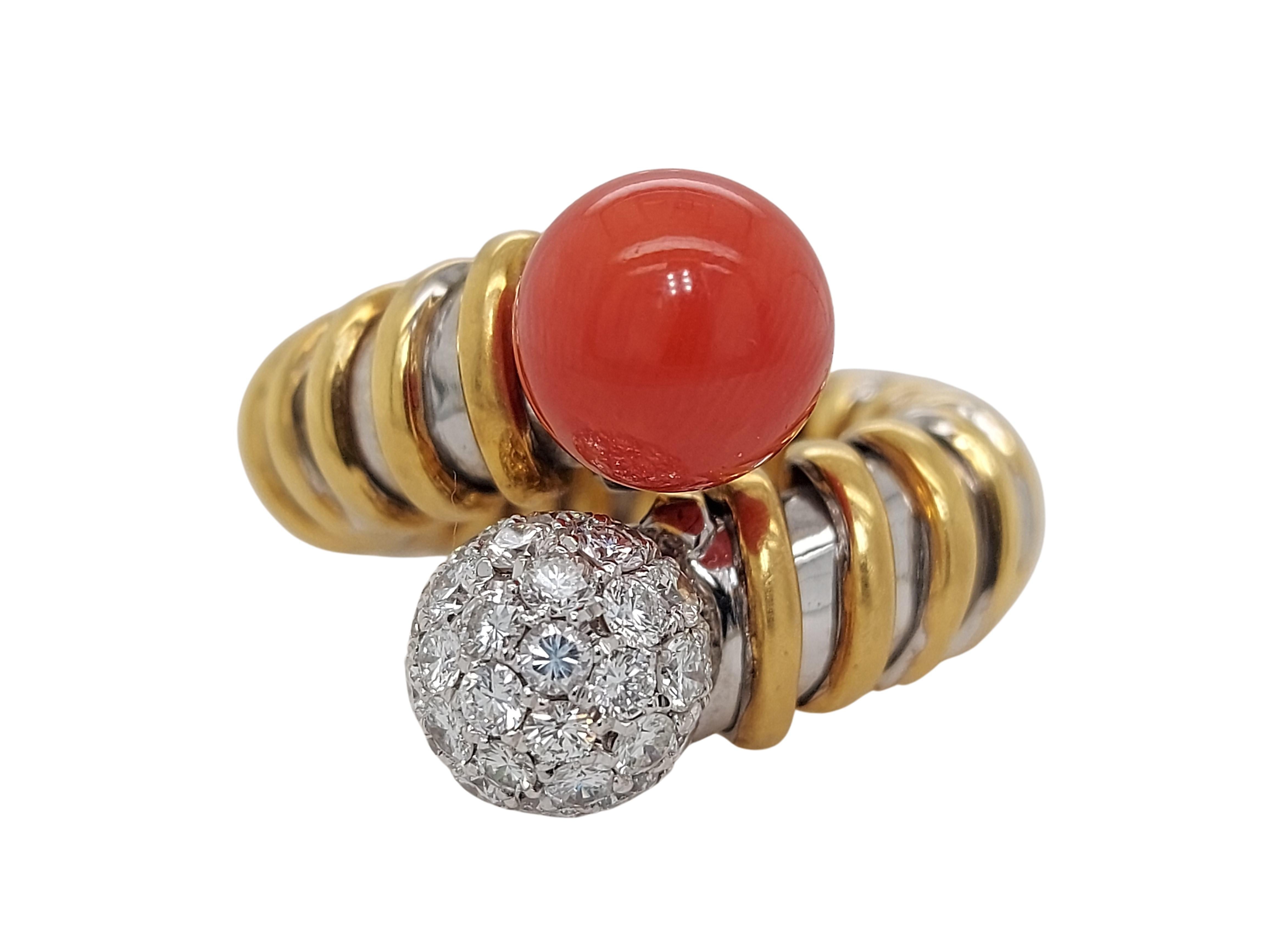 Conjunto de collar, pulsera, pendientes y anillos de oro de 18 quilates con coral y diamantes en venta 8