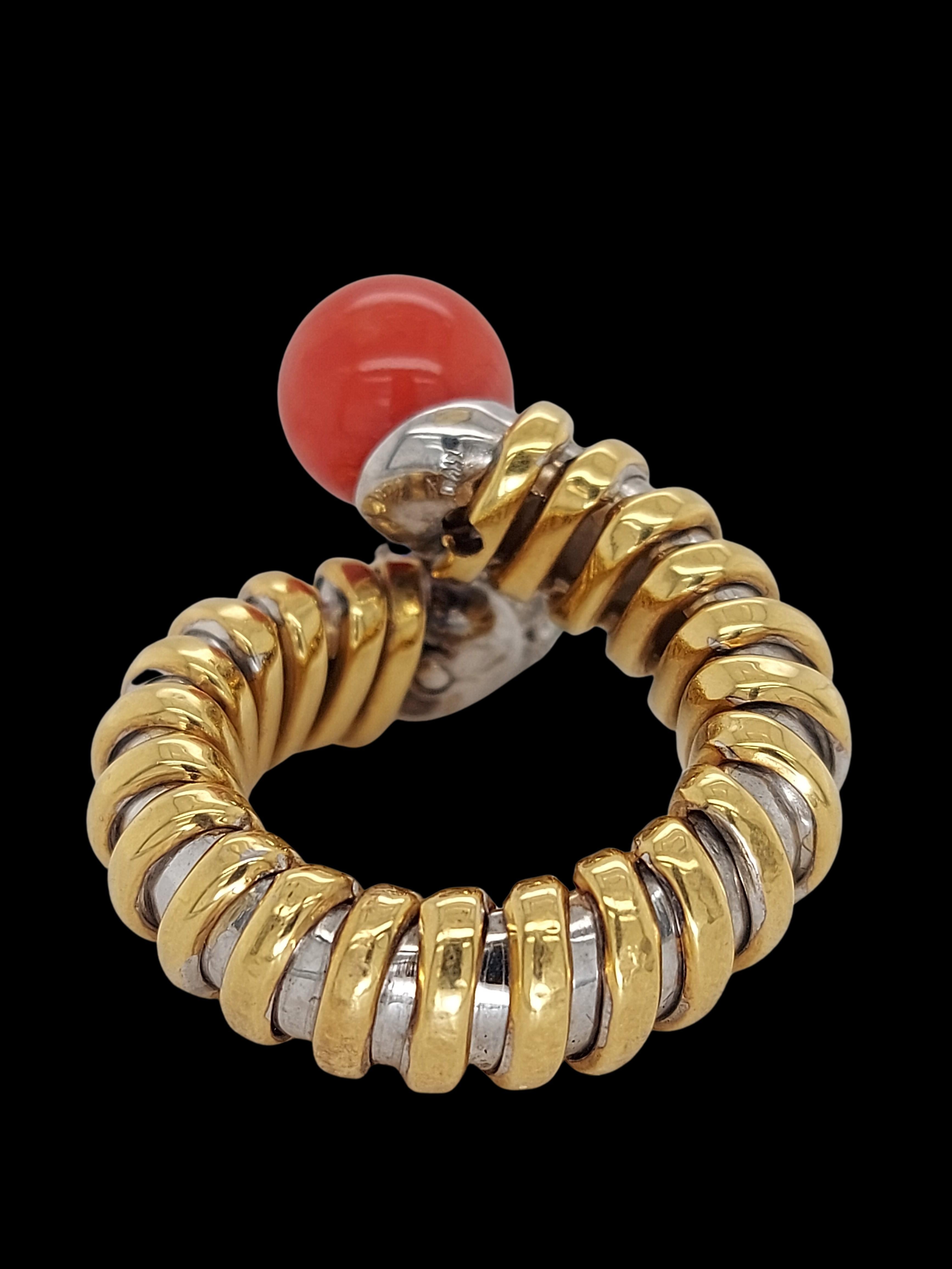 18 Karat Gold Set of Necklace, Bracelet, Earrings & Rings with Coral & Diamonds For Sale 9